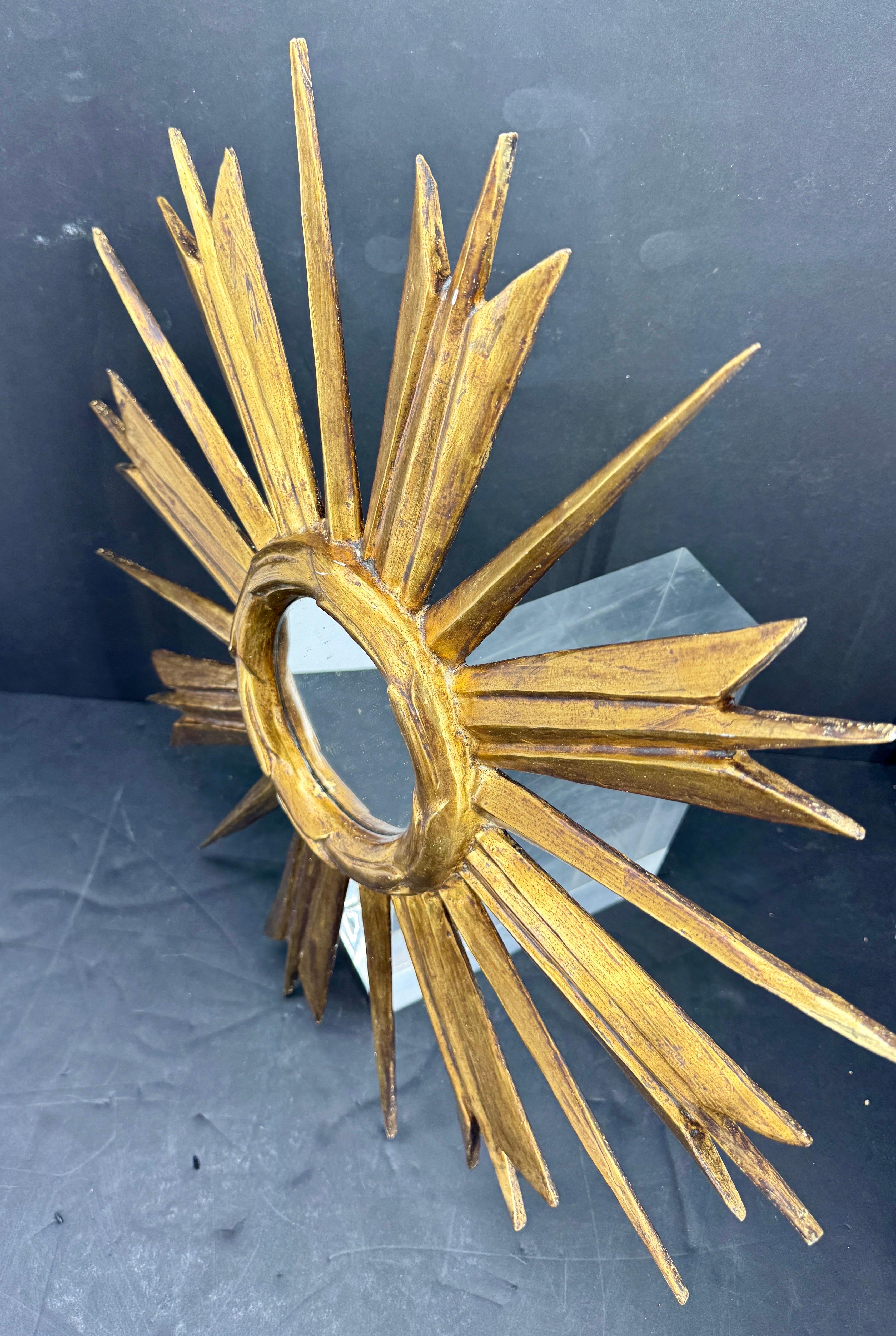 Mid-großer italienischer Blattgold-Wandspiegel mit Sternschliff und Sonnenschliff im Angebot 3