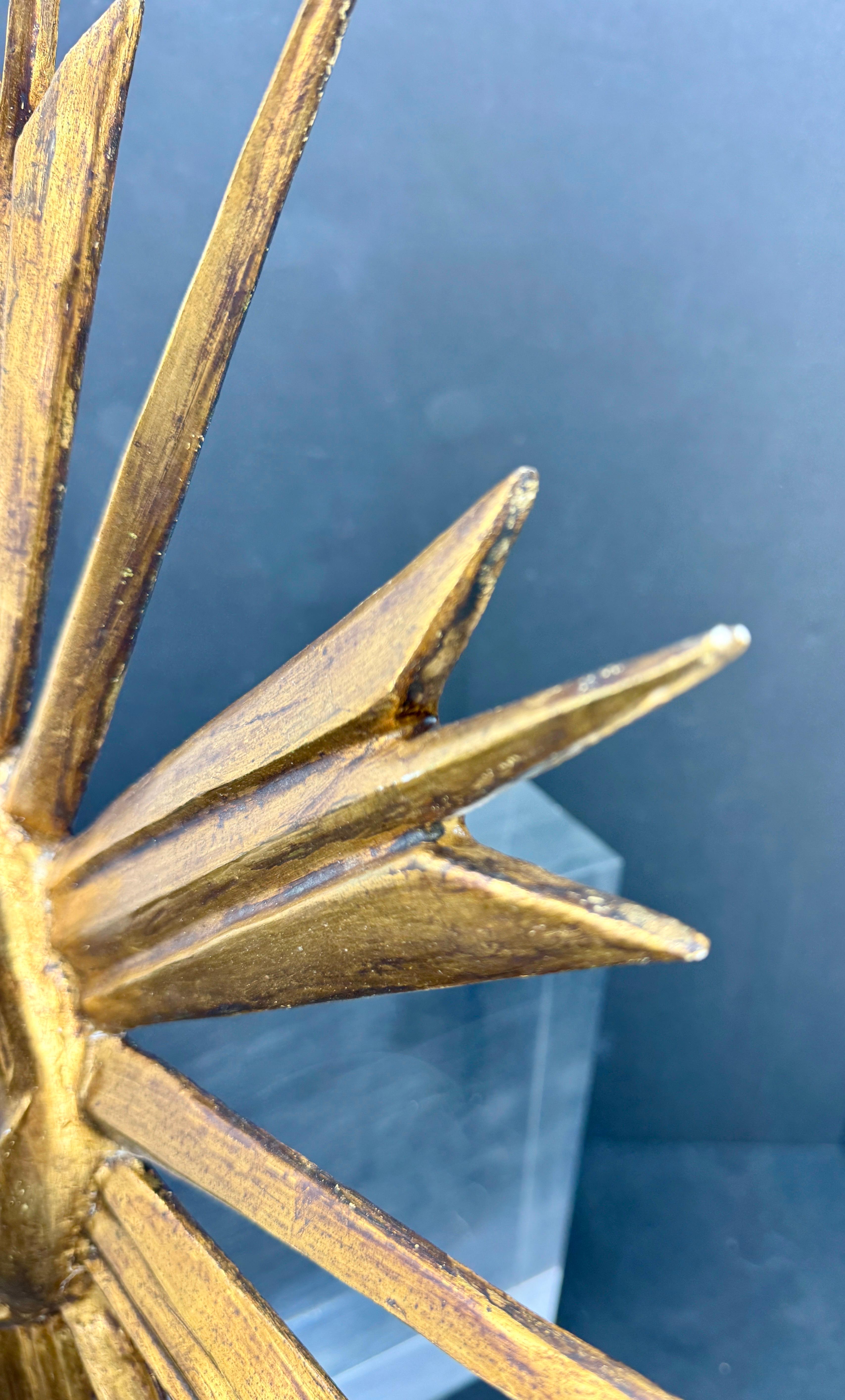 Mid-großer italienischer Blattgold-Wandspiegel mit Sternschliff und Sonnenschliff im Angebot 4
