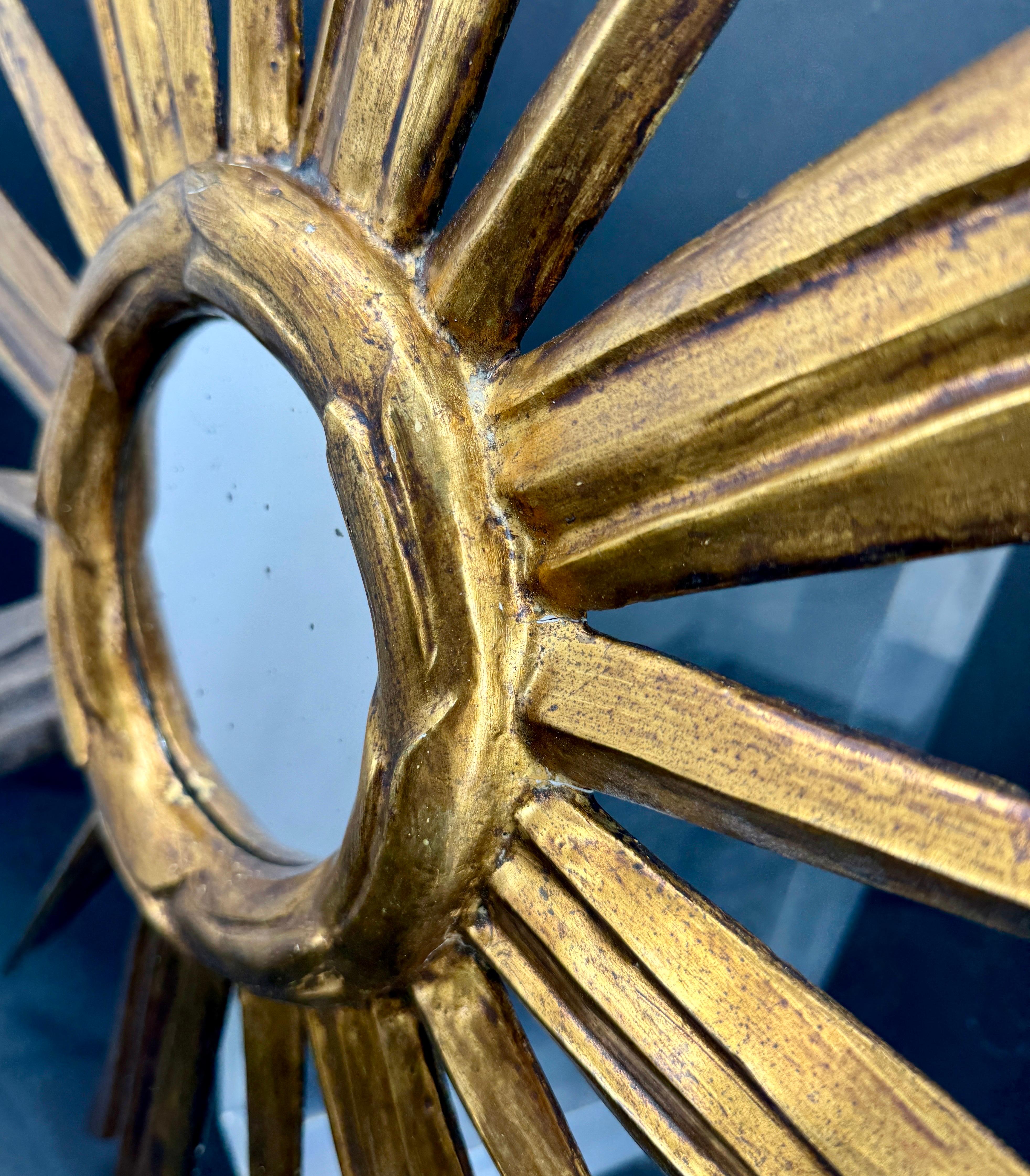Mid-großer italienischer Blattgold-Wandspiegel mit Sternschliff und Sonnenschliff im Angebot 5