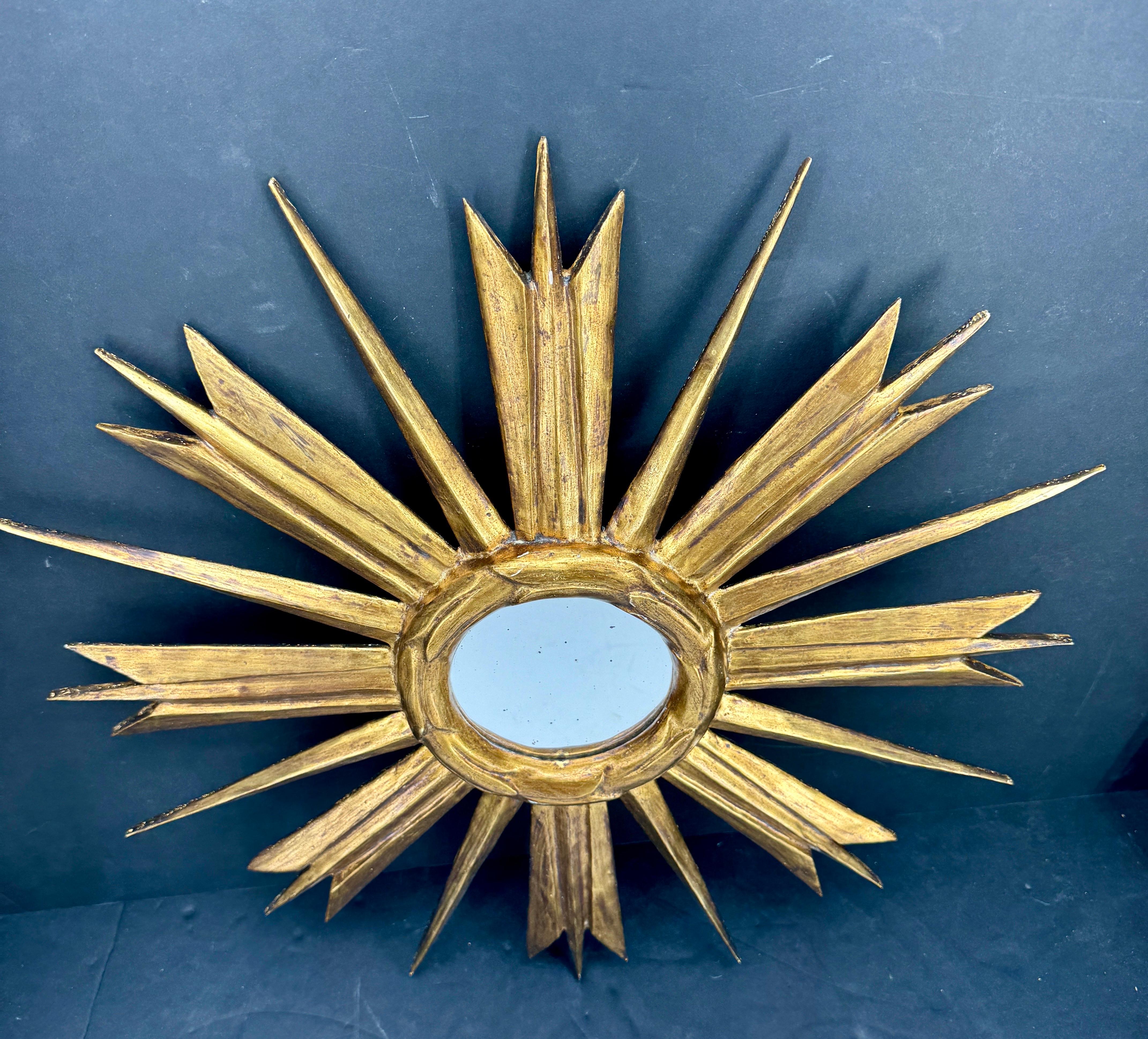Mid-großer italienischer Blattgold-Wandspiegel mit Sternschliff und Sonnenschliff (Moderne der Mitte des Jahrhunderts) im Angebot