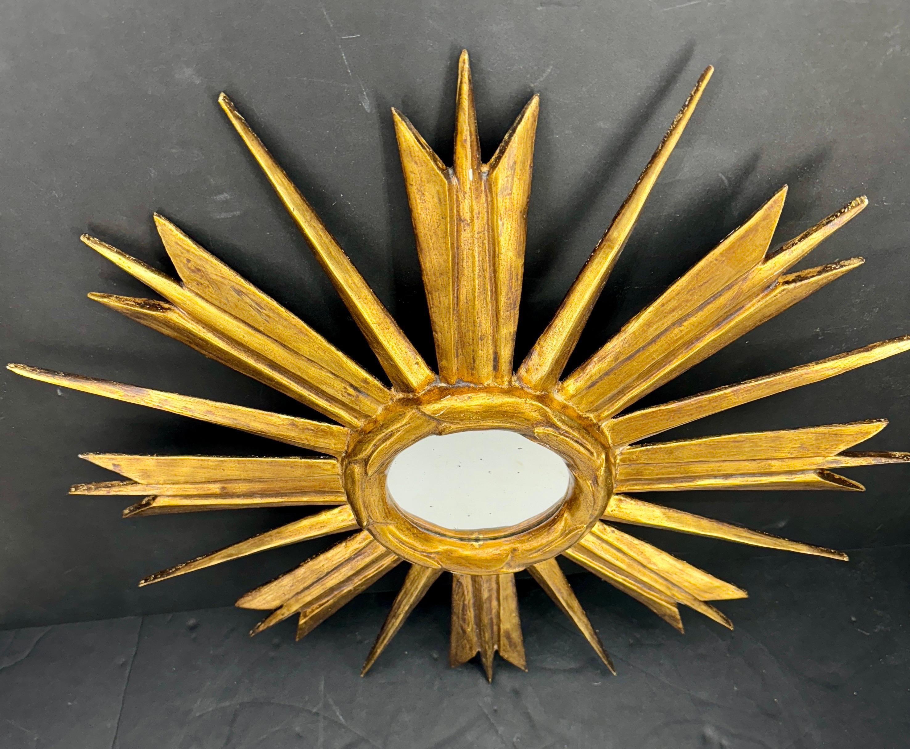 Mid-großer italienischer Blattgold-Wandspiegel mit Sternschliff und Sonnenschliff (Italienisch) im Angebot