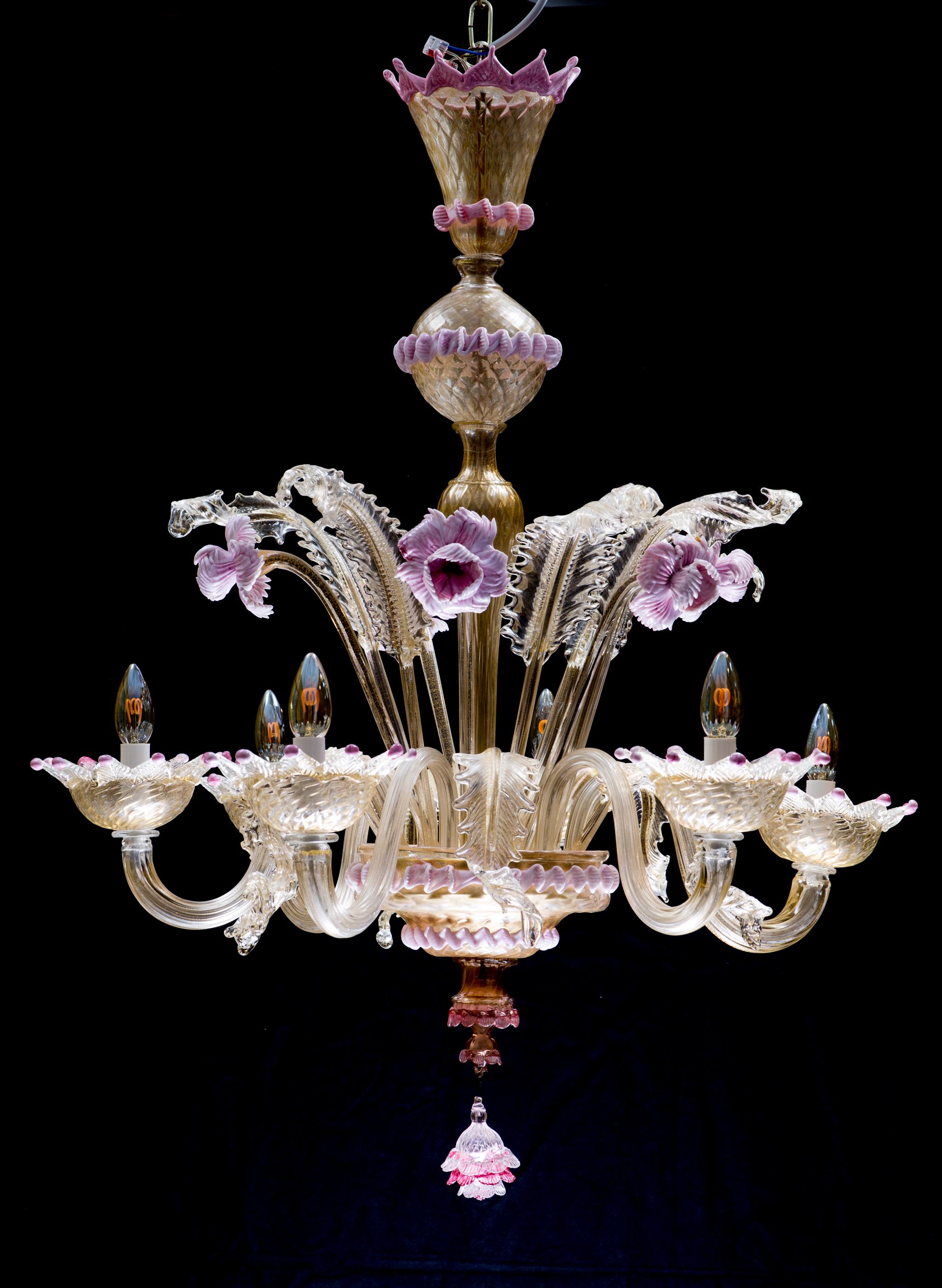 A sublime purple and gold colored midcentury handcrafted Murano chandelier from Venetia in Italy.
The chandelier consists of six arms each with a light pulp. The original Murano glass chandelier is decorated with five big purple flowers colored in e