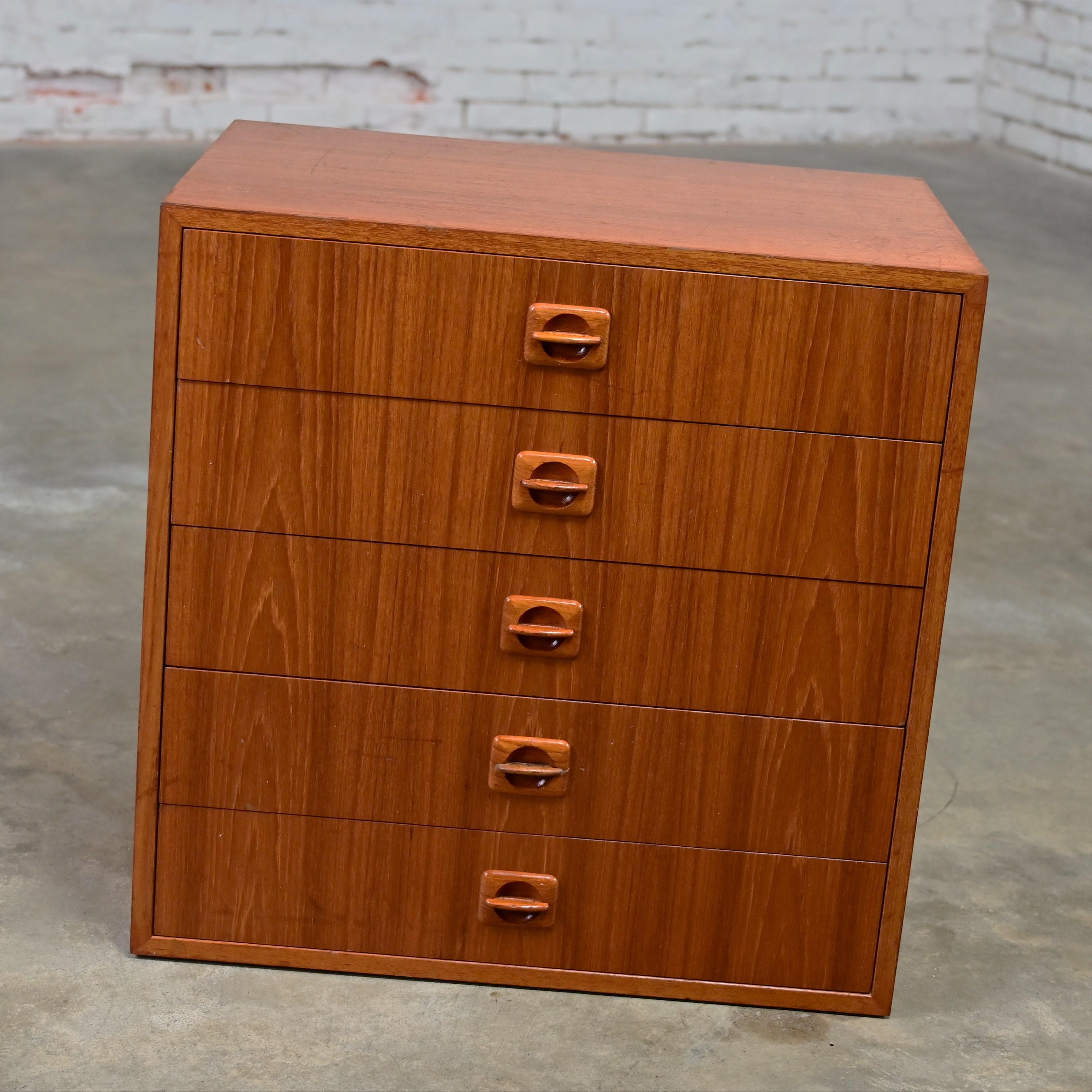 Mid to Late 20th Century Scandinavian Modern Small Teak Cabinet 5 Drawers  For Sale 8
