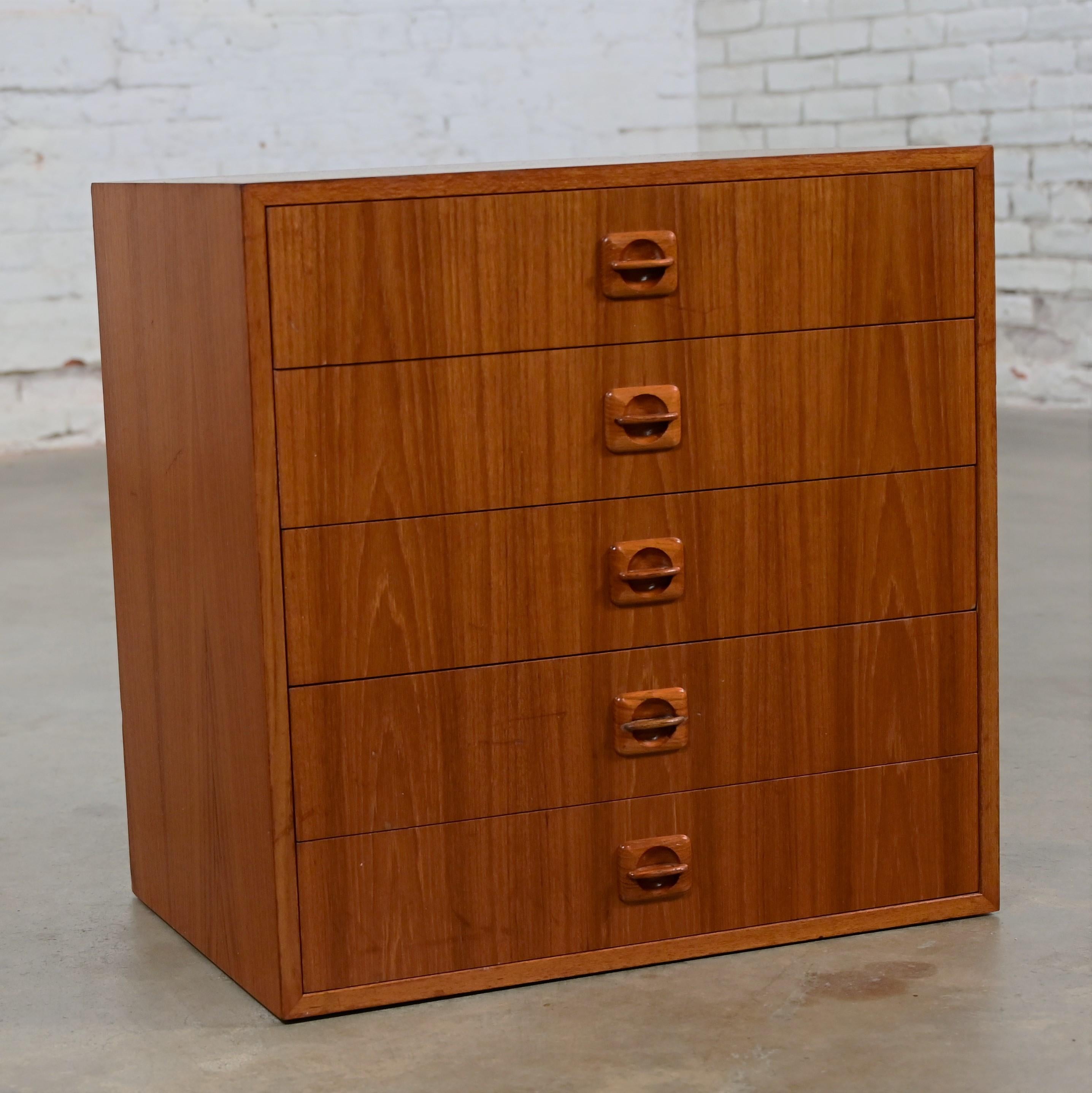 Mid to Late 20th Century Scandinavian Modern Small Teak Cabinet 5 Drawers  For Sale 9