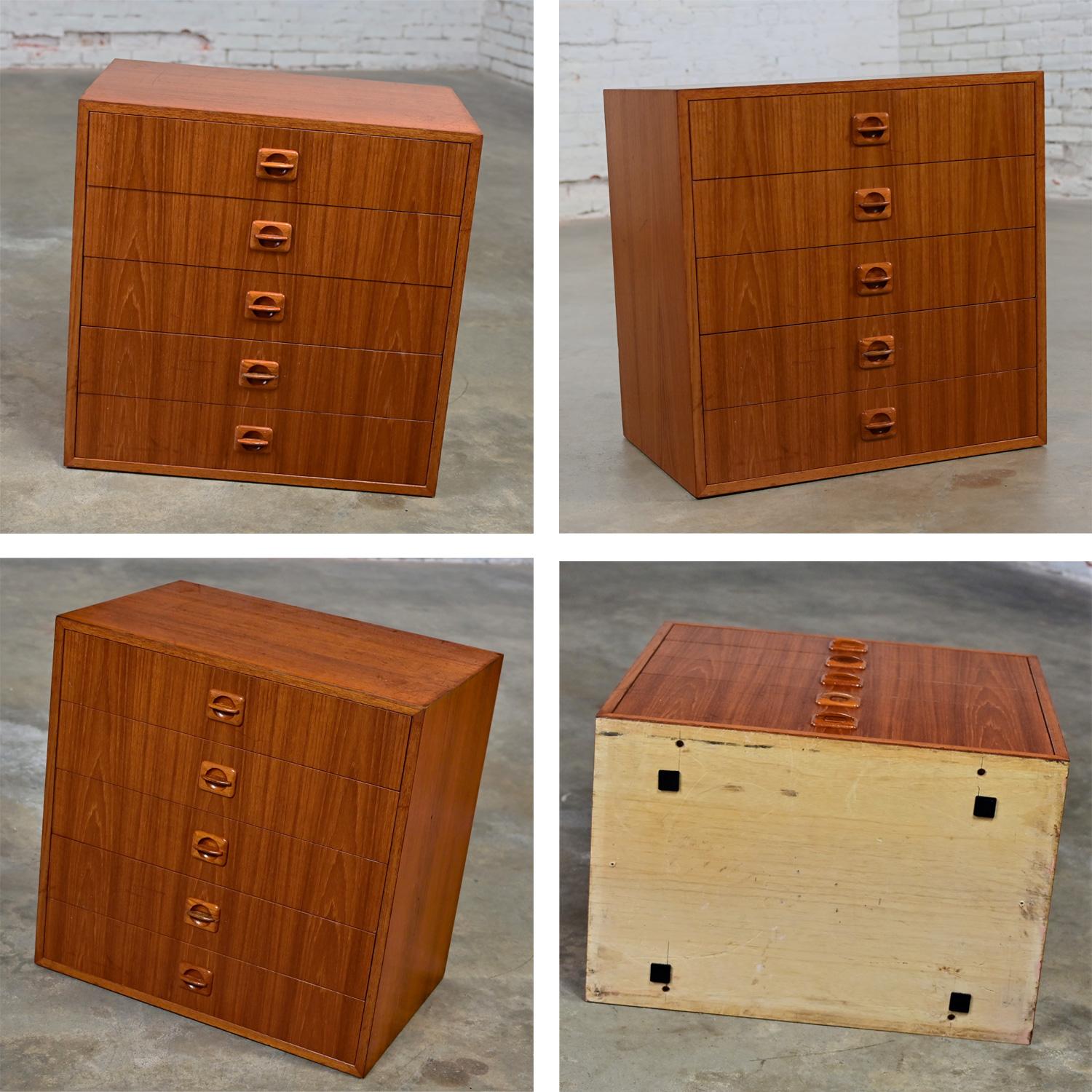 Mid to Late 20th Century Scandinavian Modern Small Teak Cabinet 5 Drawers  For Sale 10