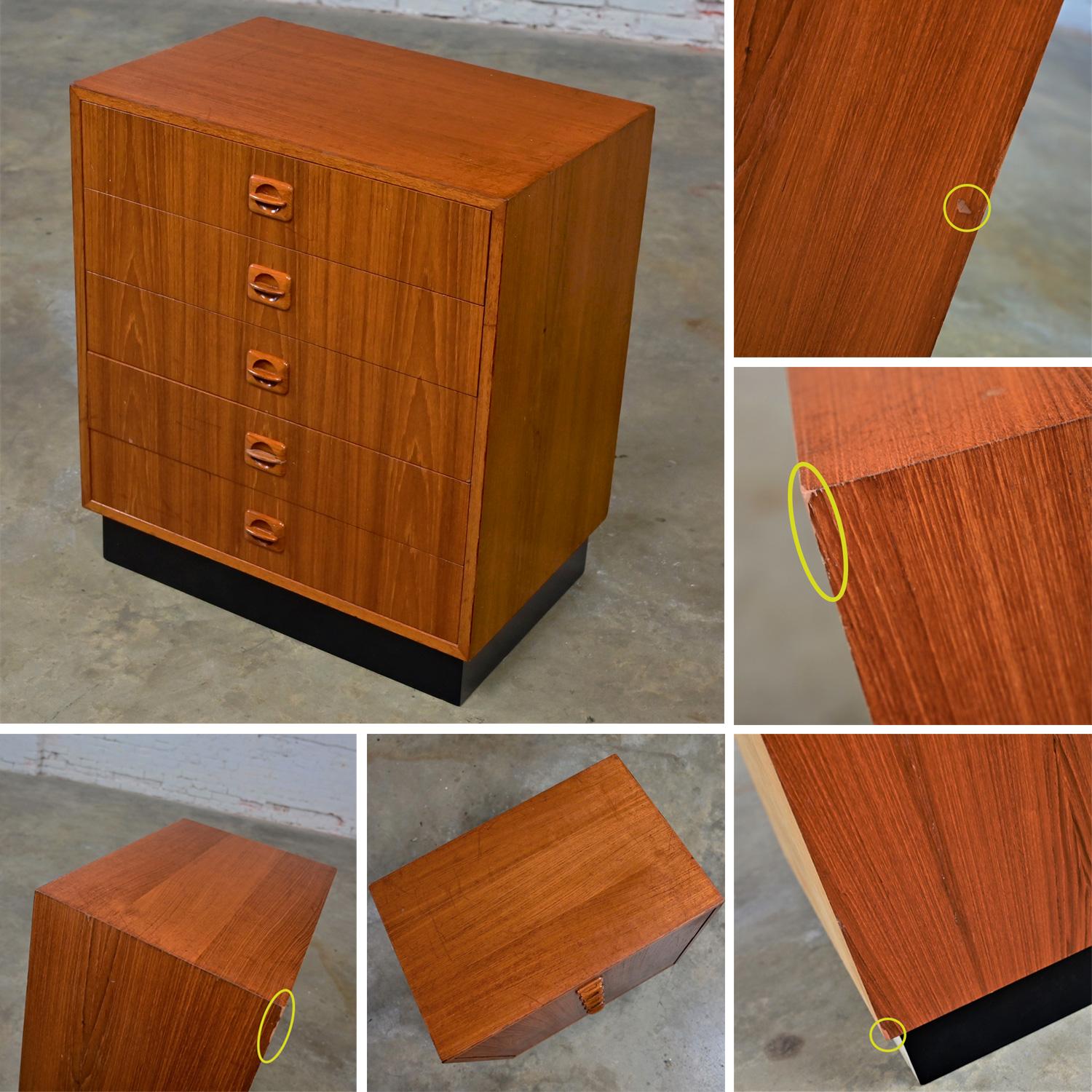 Mid to Late 20th Century Scandinavian Modern Small Teak Cabinet 5 Drawers  For Sale 12