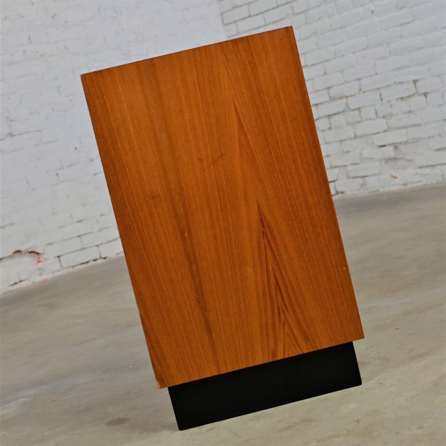 Mid to Late 20th Century Scandinavian Modern Small Teak Cabinet 5 Drawers  For Sale 3