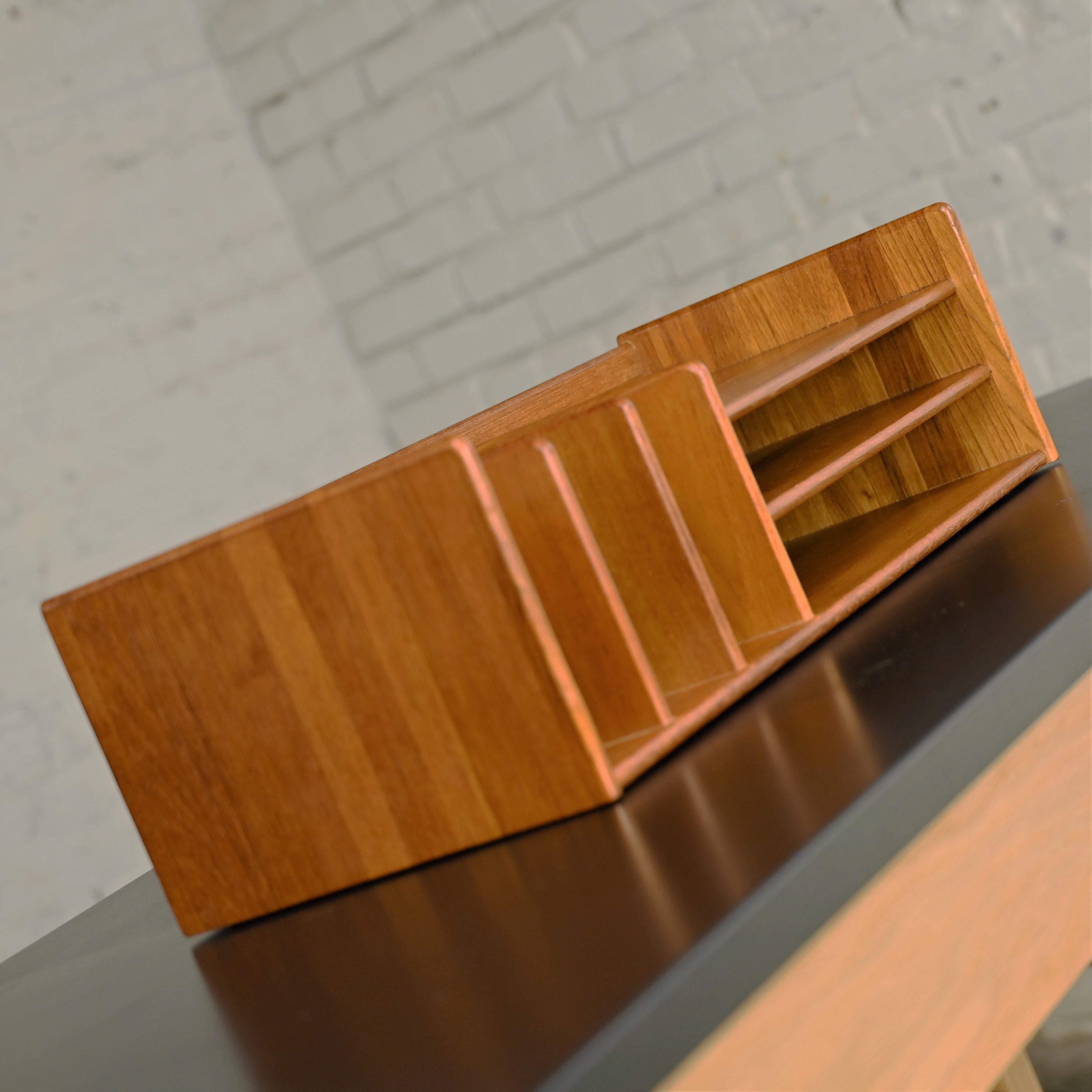 Fabulous Mid to Late 20th Century Scandinavian Modern teak desktop organizer. Beautiful condition, keeping in mind that this is vintage and not new so will have signs of use and wear. Please see photos and zoom in for details. We attempt to portray
