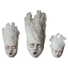 Milieu et fin du 20e siècle Trio de masques de fantômes en papier mâché 