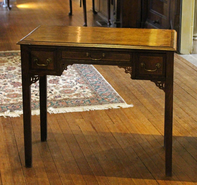 Mid to Late Eighteenth Century George III Lowboy Table In Good Condition For Sale In Chapel Hill, NC