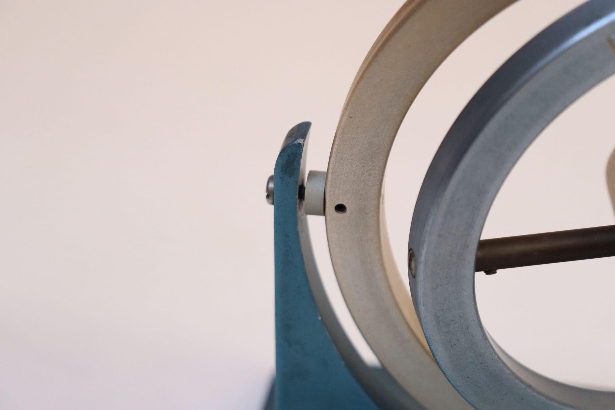 Gyroscope en aluminium du milieu du Twentieth siècle Boussole Outil scientifique en vente 5