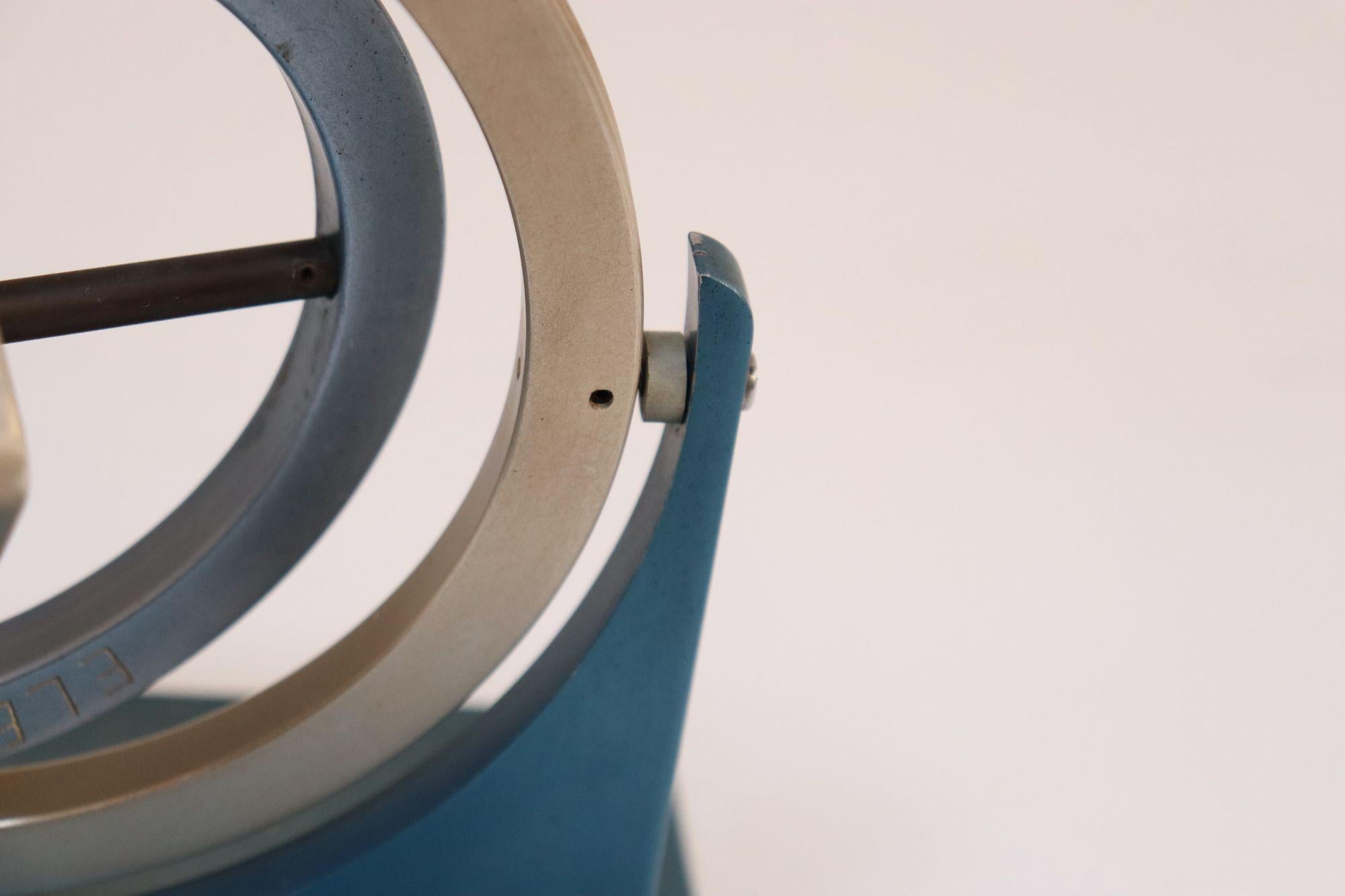 Gyroscope en aluminium du milieu du Twentieth siècle Boussole Outil scientifique en vente 6