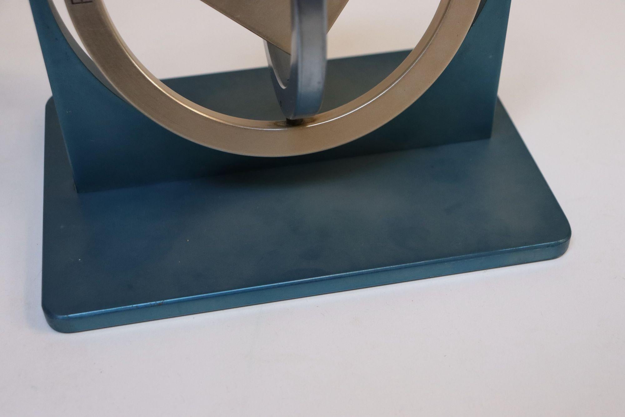 Gyroscope en aluminium du milieu du Twentieth siècle Boussole Outil scientifique en vente 3