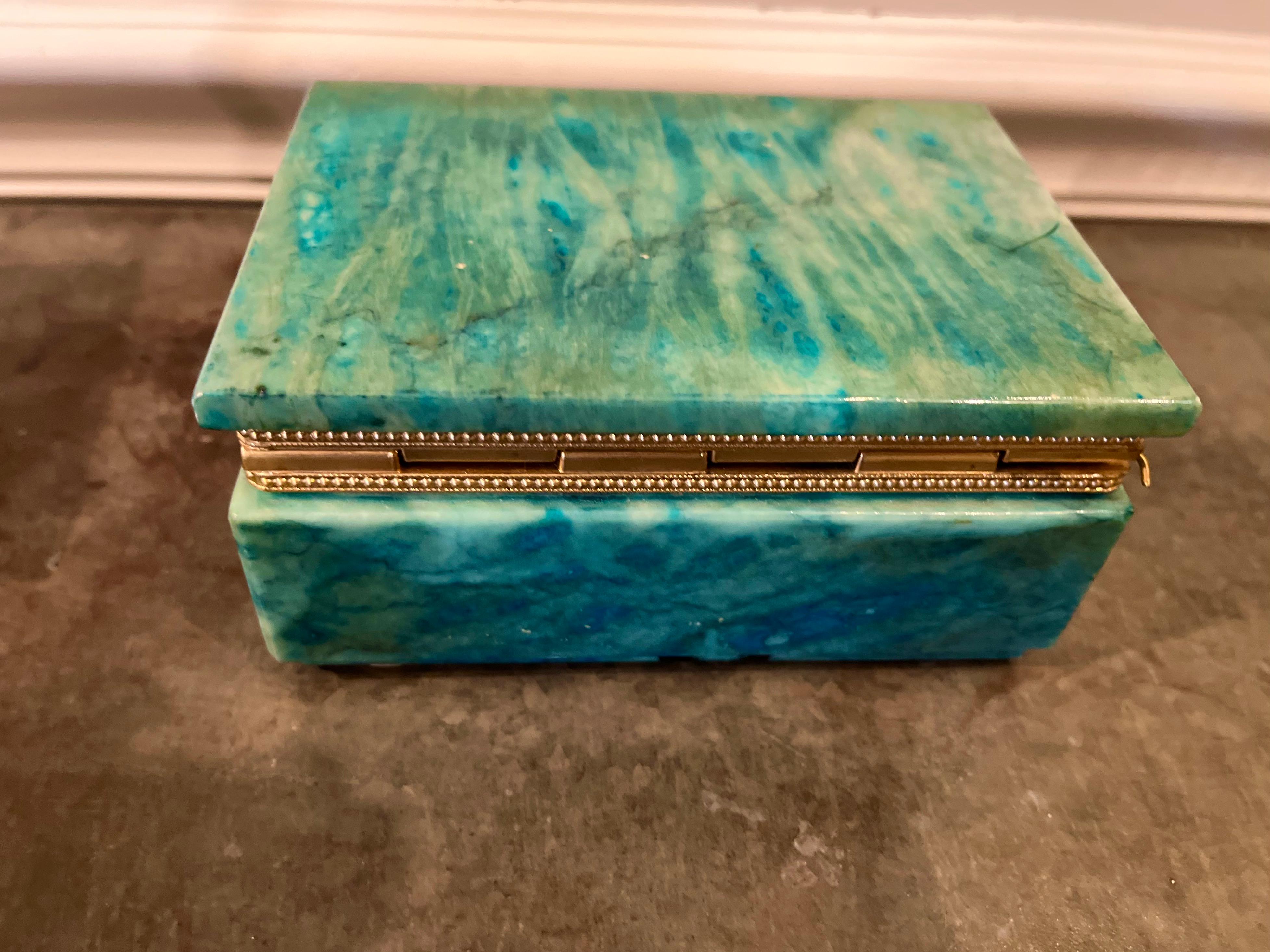Mid-Twentieth Century Italian Teal Hinged Alabaster Box In Good Condition In Chicago, IL