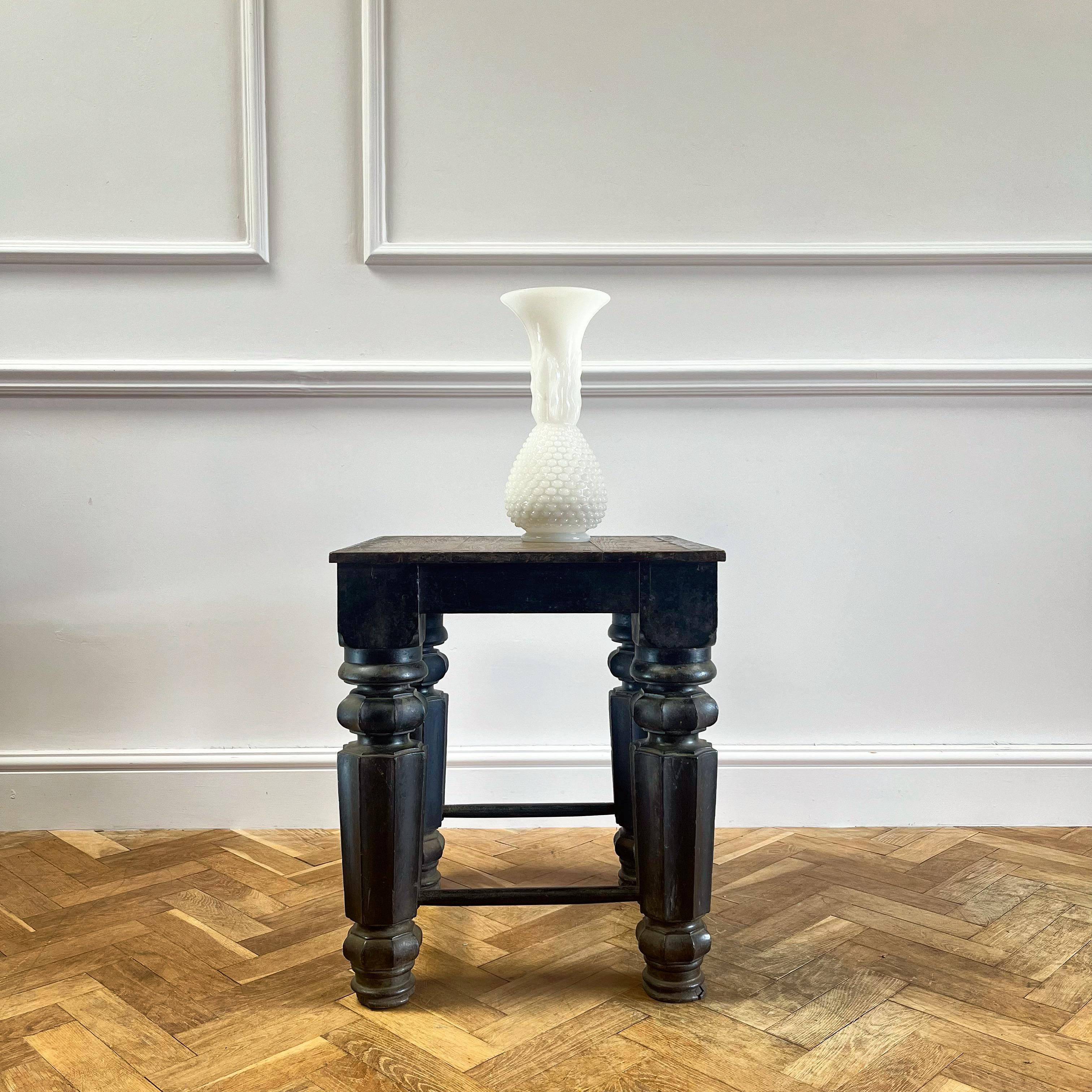Vase à lys en opaline du milieu du Twentieth siècle Bon état - En vente à London, GB