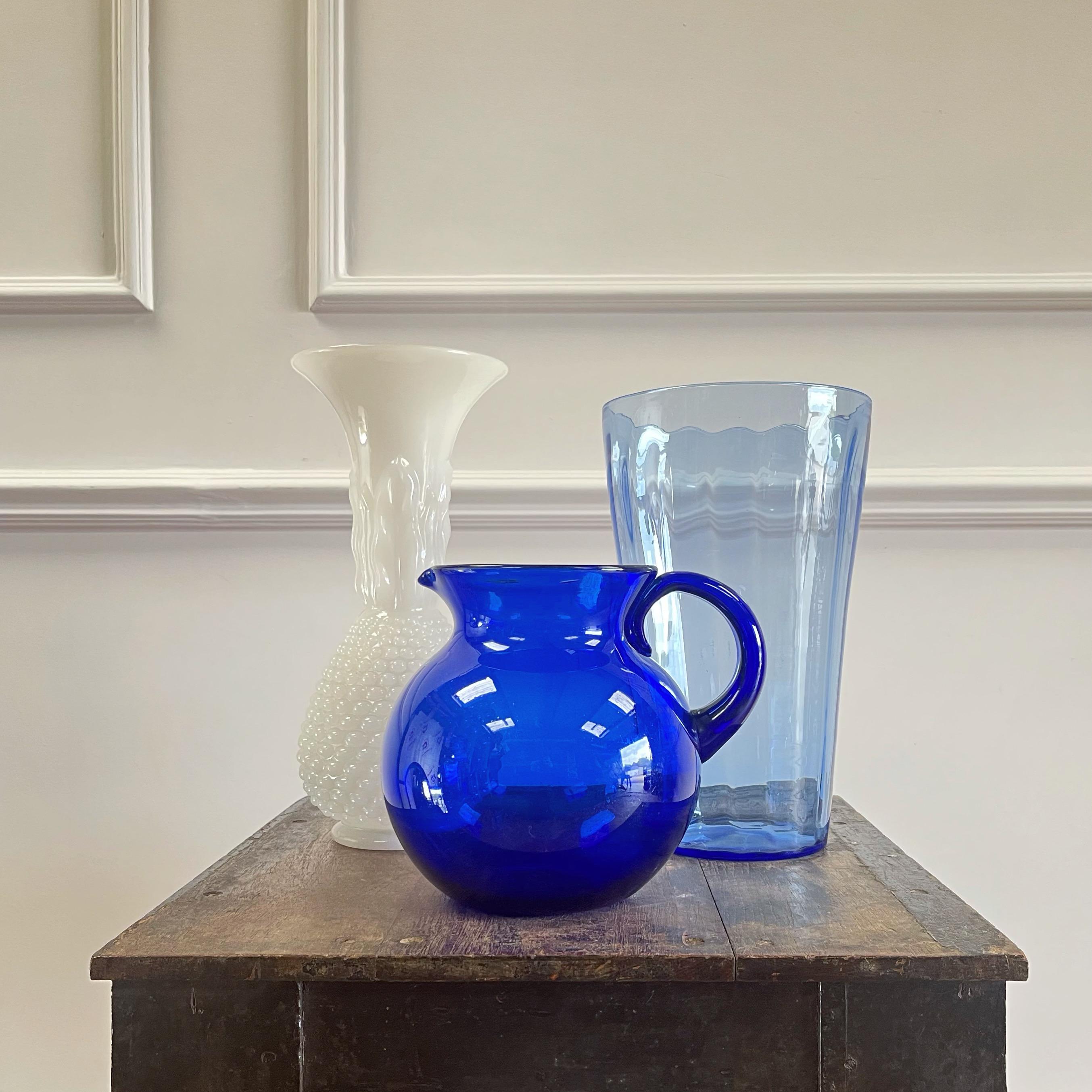 Vase à lys en opaline du milieu du Twentieth siècle en vente 1