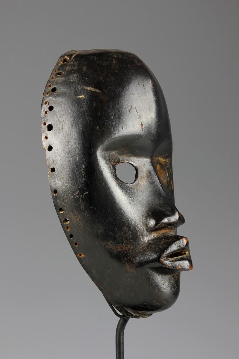 Tribal Mid-Twentieth Century 'Zakpai' Mask  For Sale