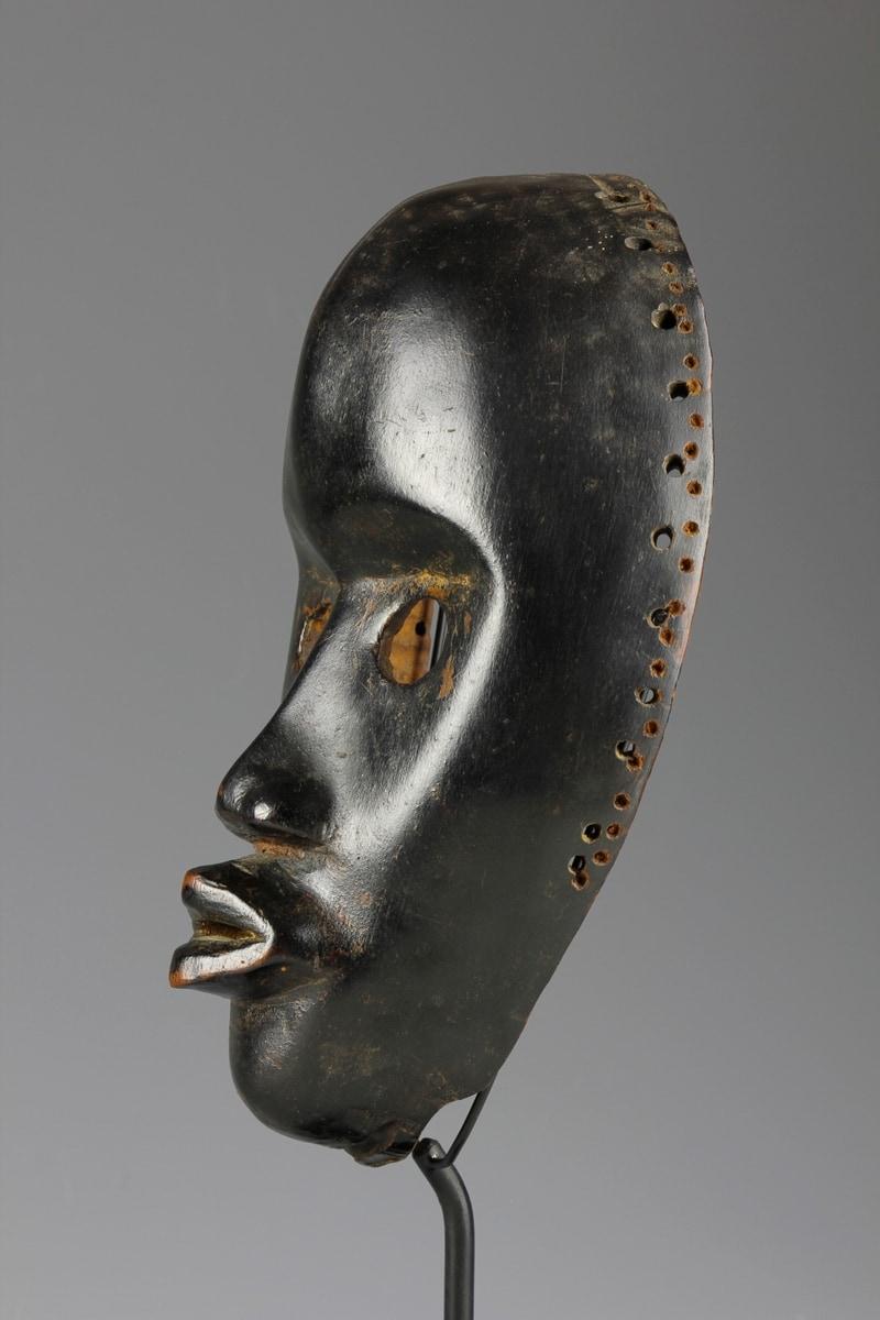 Ivorian Mid-Twentieth Century 'Zakpai' Mask  For Sale