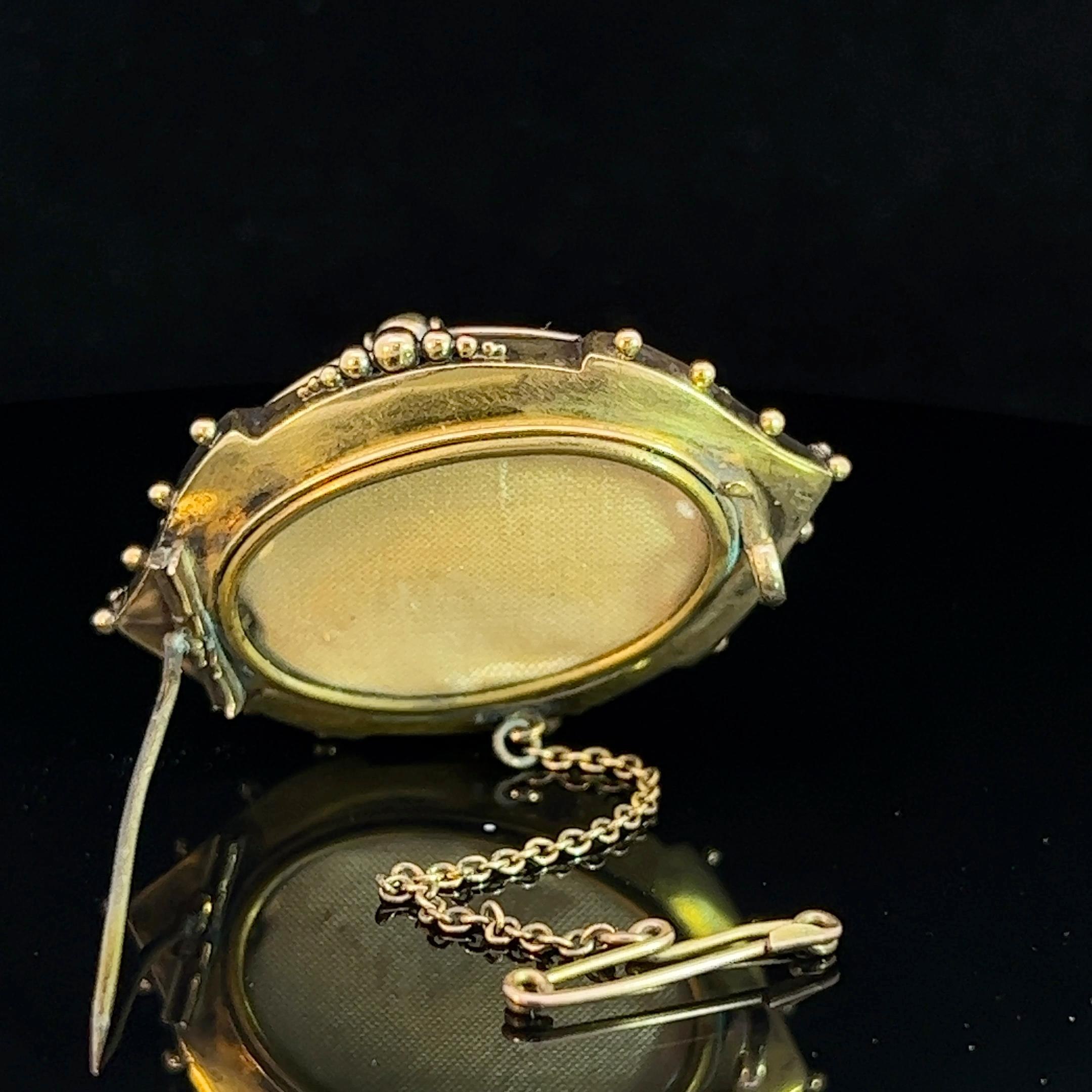 Mid-Victorian 15k Yellow Gold Brooch with Locket Circa 1870s For Sale 6