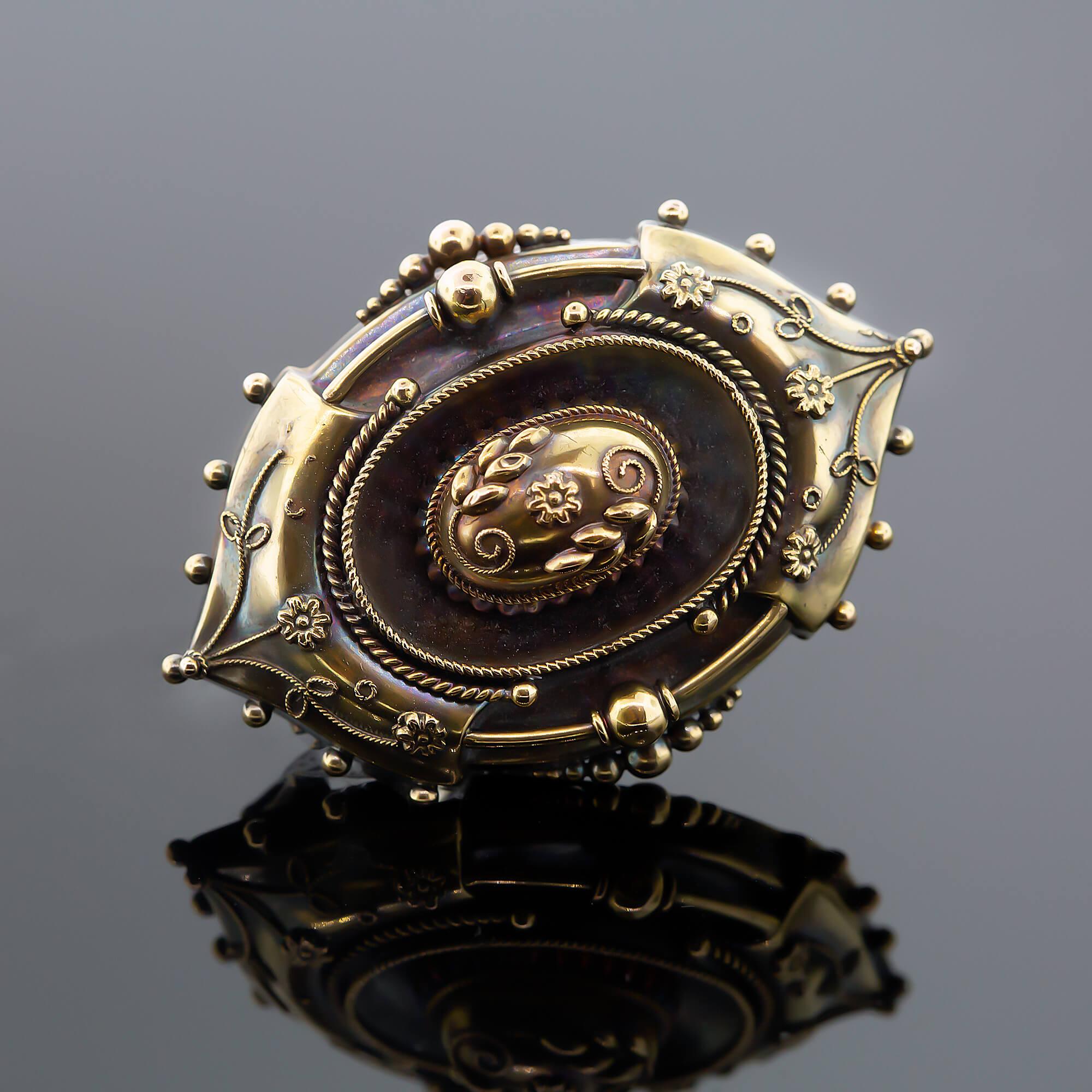 Mid-Victorian 15k Yellow Gold Brooch with Locket Circa 1870s For Sale 2