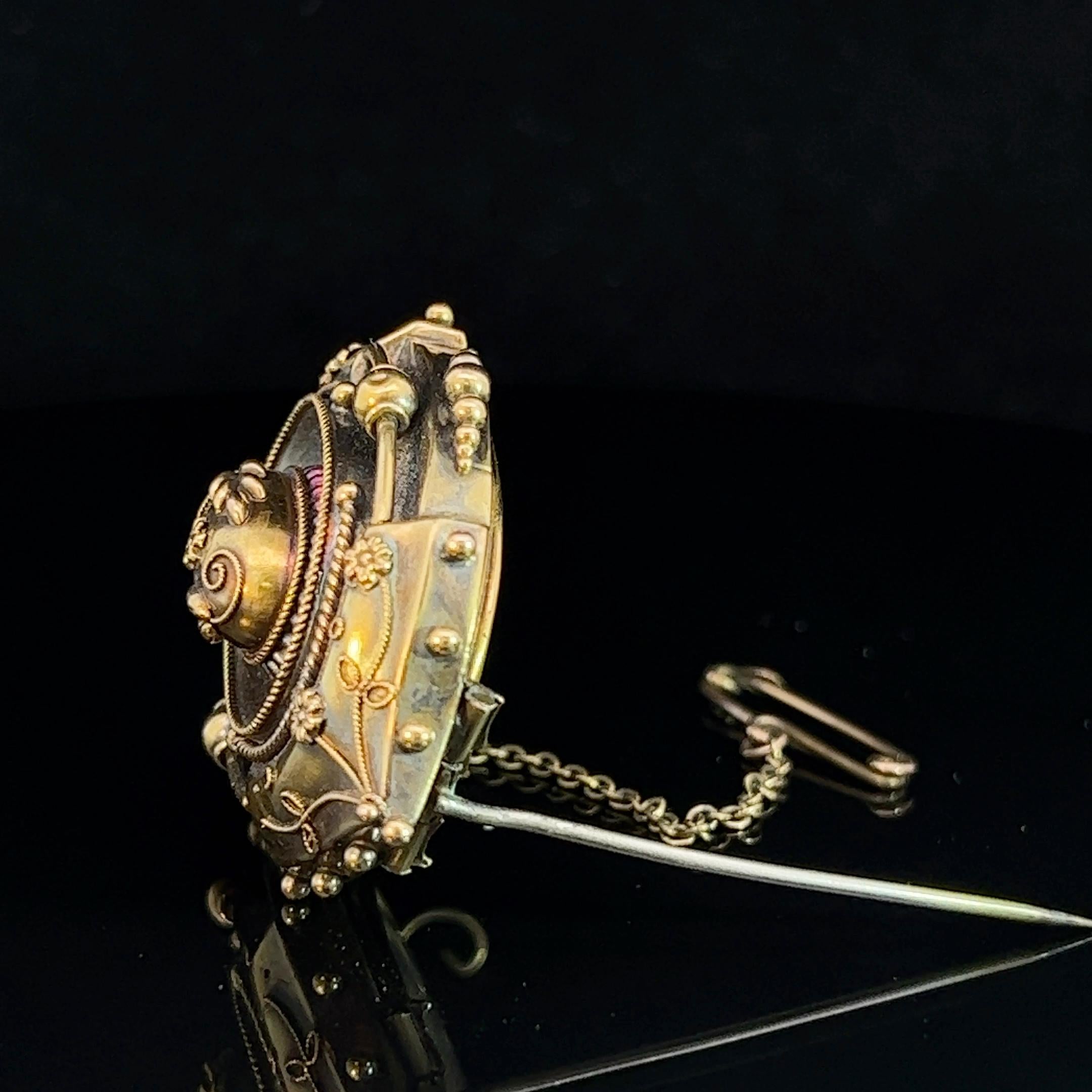Mid-Victorian 15k Yellow Gold Brooch with Locket Circa 1870s For Sale 5