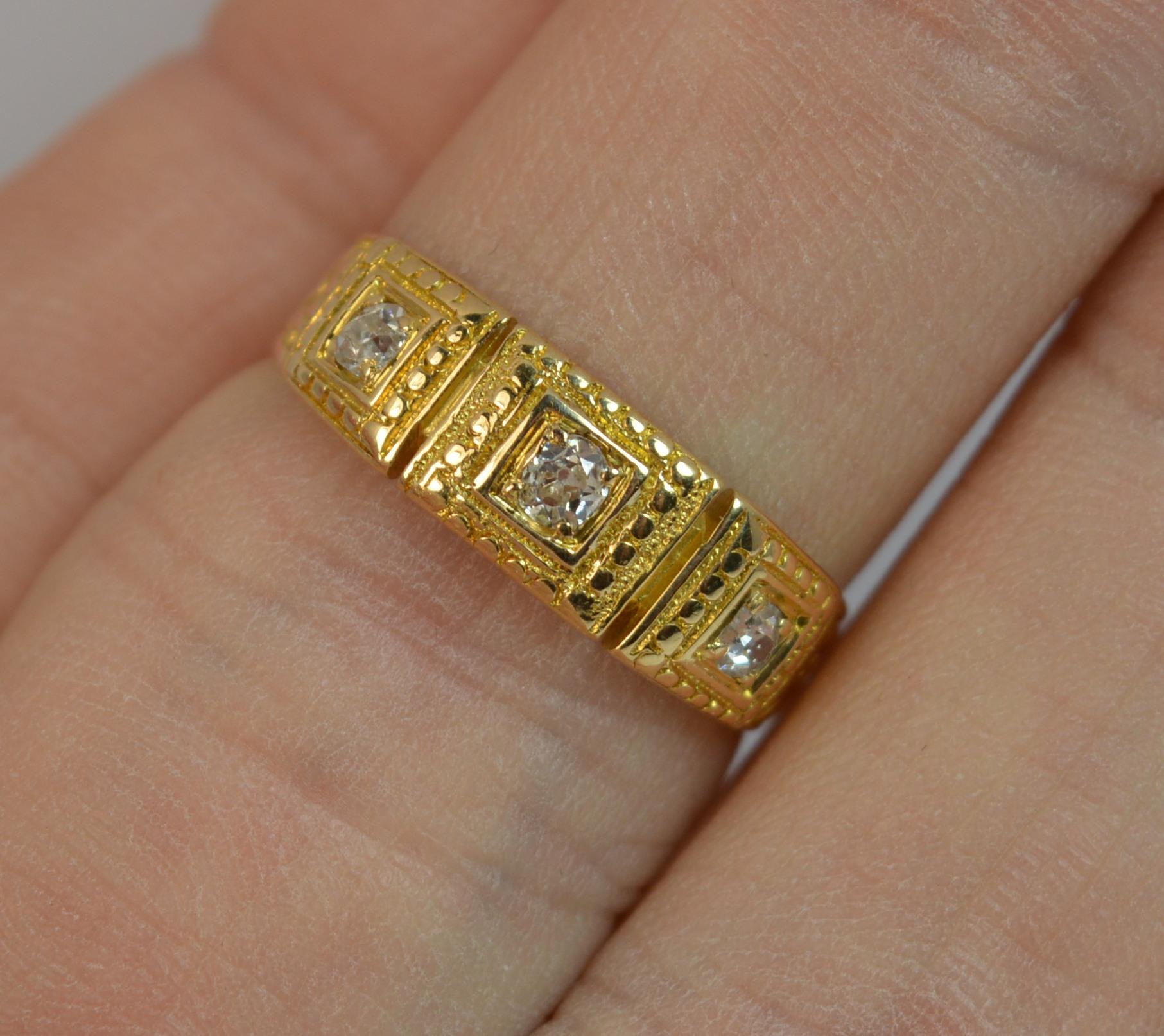 Mid Victorian 18ct Gold Old Cut Diamond Trilogy Stack Ring with Full Engraving (Alteuropäischer Schliff)