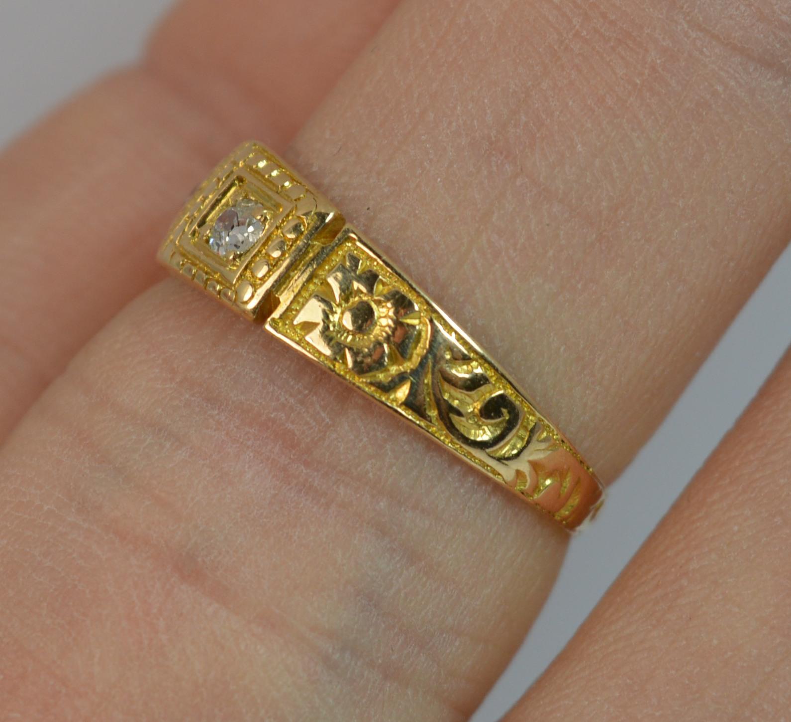 Mid Victorian 18ct Gold Old Cut Diamond Trilogy Stack Ring with Full Engraving im Zustand „Gut“ in St Helens, GB