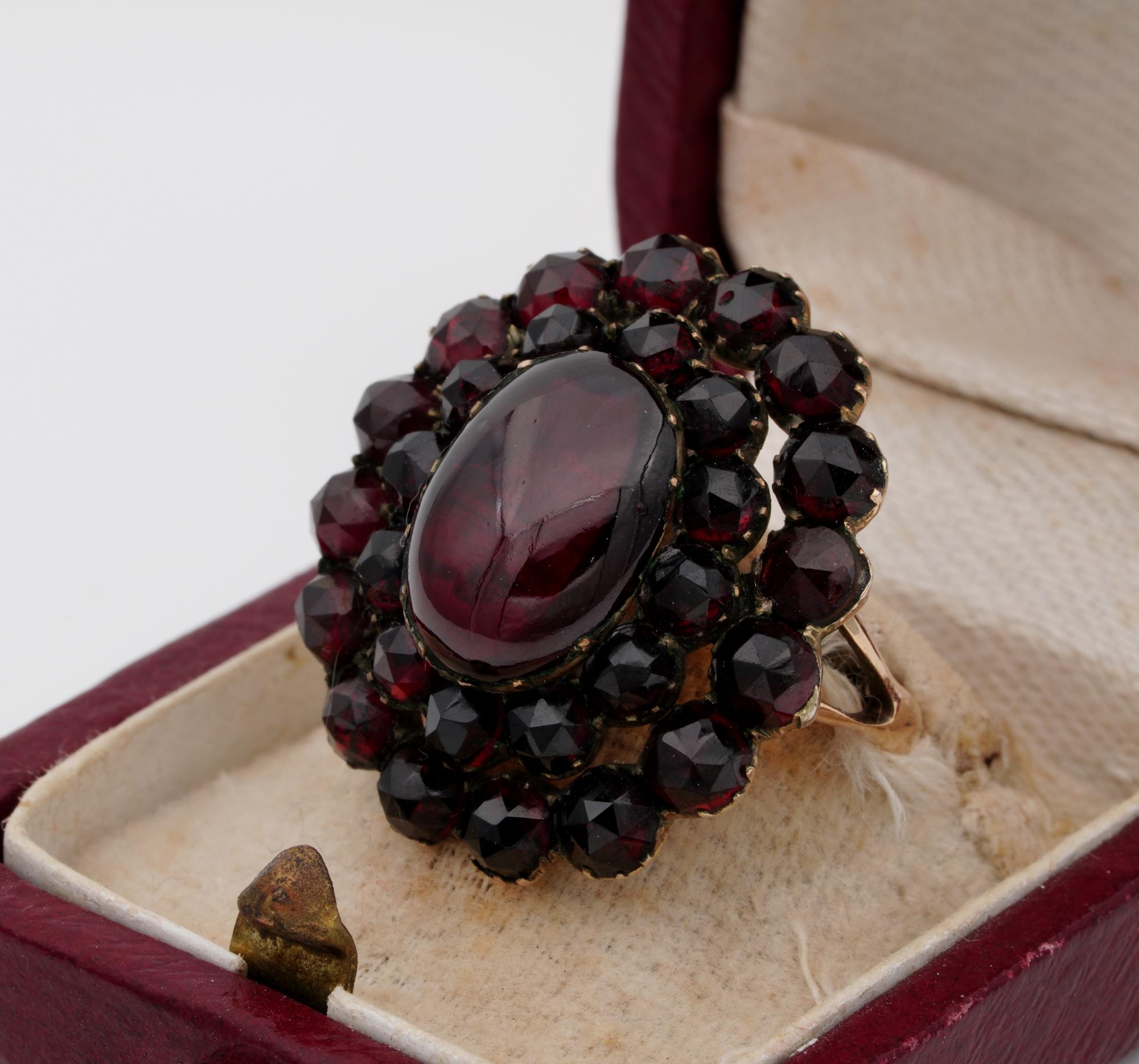 Mid Victorian 6.3 Carat Bohemian Garnet Plus 17 Carat Solid Gold Antique Ring In Fair Condition For Sale In Napoli, IT