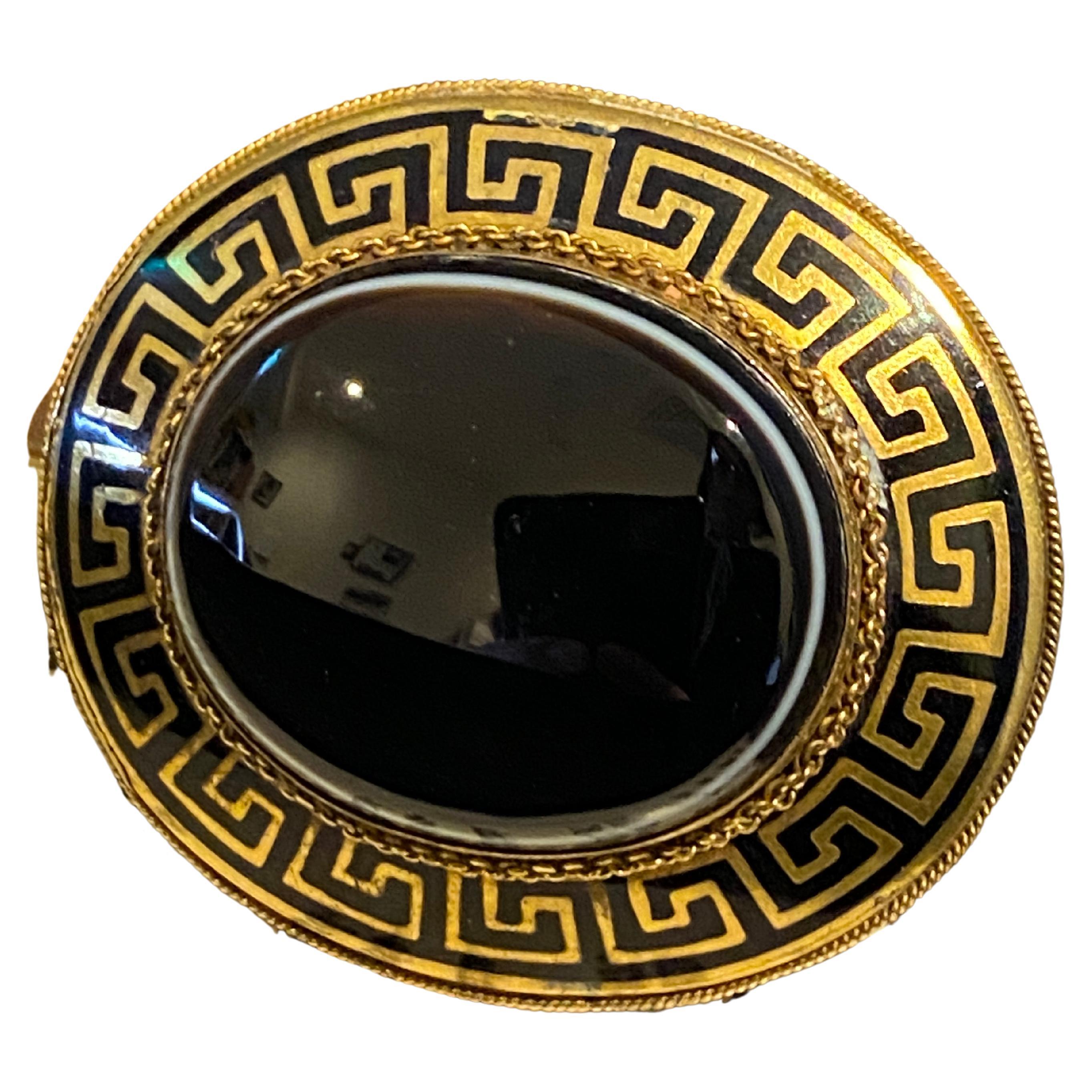 Mid-Victorian 9k Gold, Black Enamel, Banded Agate Mourning Meander Brooch For Sale