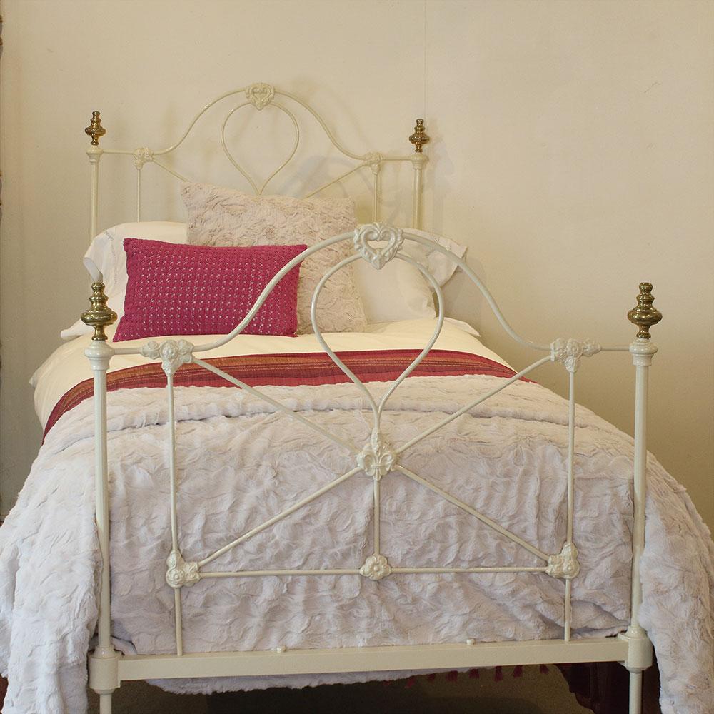 Mid-Victorian cast iron bedstead with pretty cast panel design.

The price includes a standard firm bed base to support the mattress. 

The mattress, bedding and bed linen are extra.