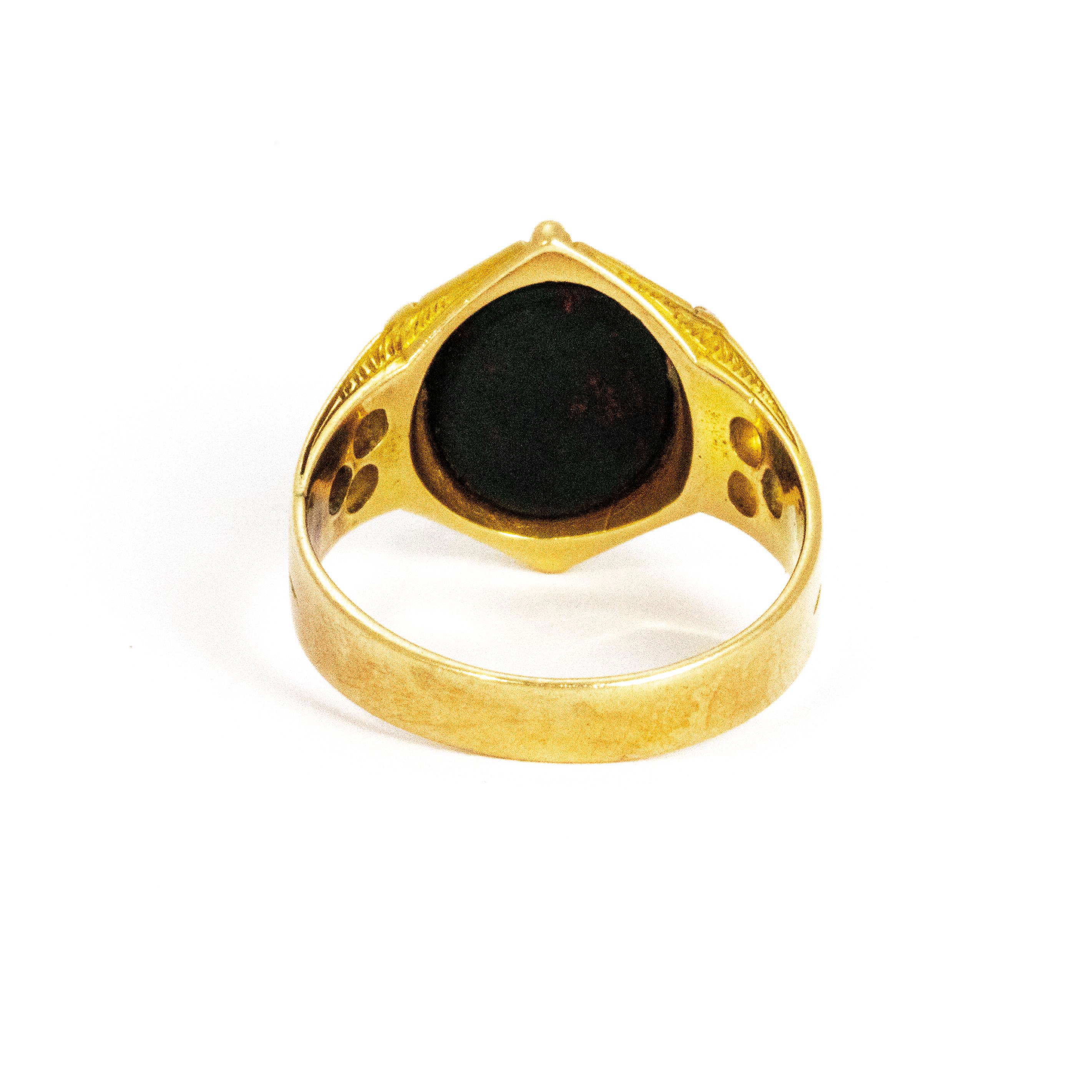 Mid-Victorian Bloodstone 15 Carat Gold Masonic Ring In Good Condition In Chipping Campden, GB