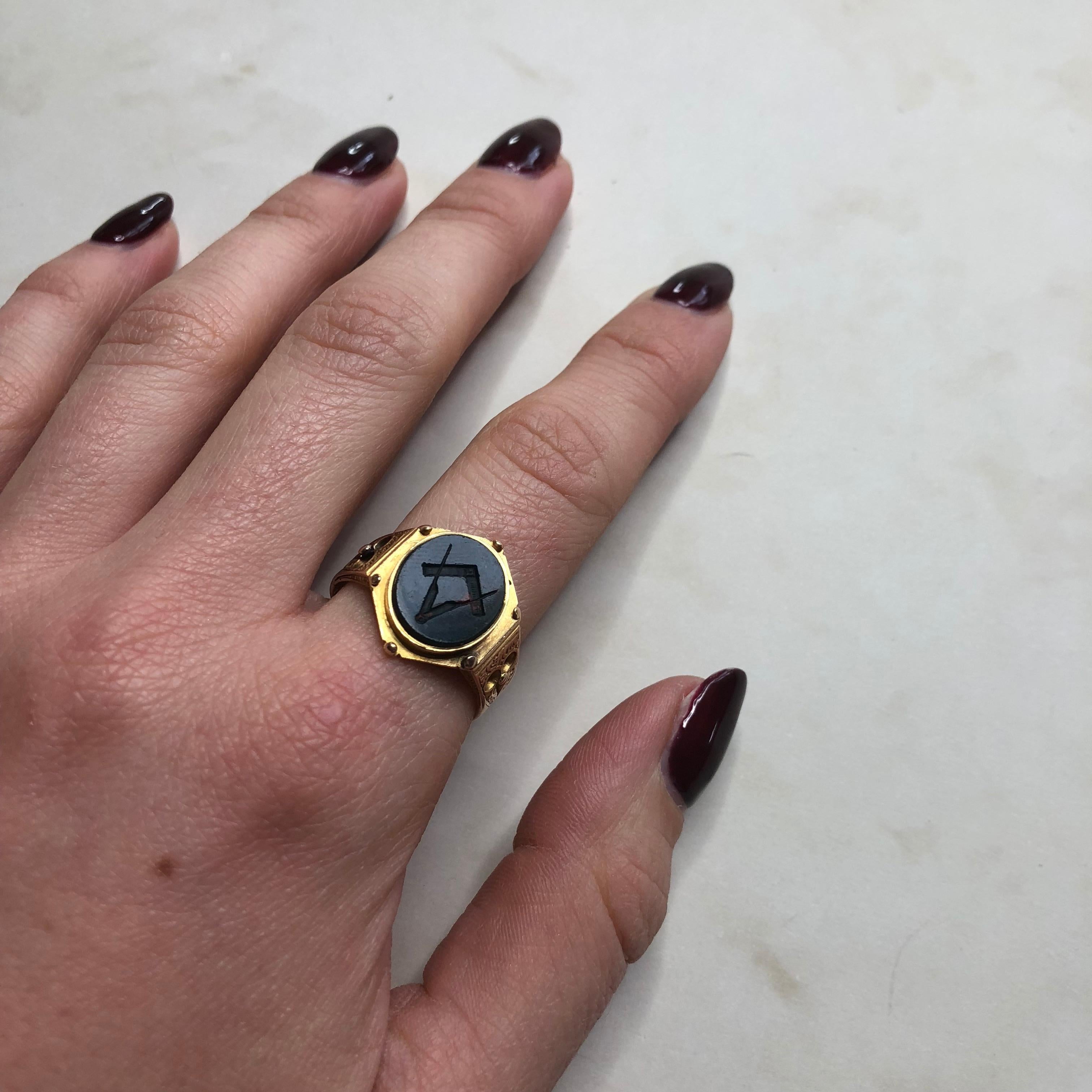 Mid-Victorian Bloodstone 15 Carat Gold Masonic Ring 2