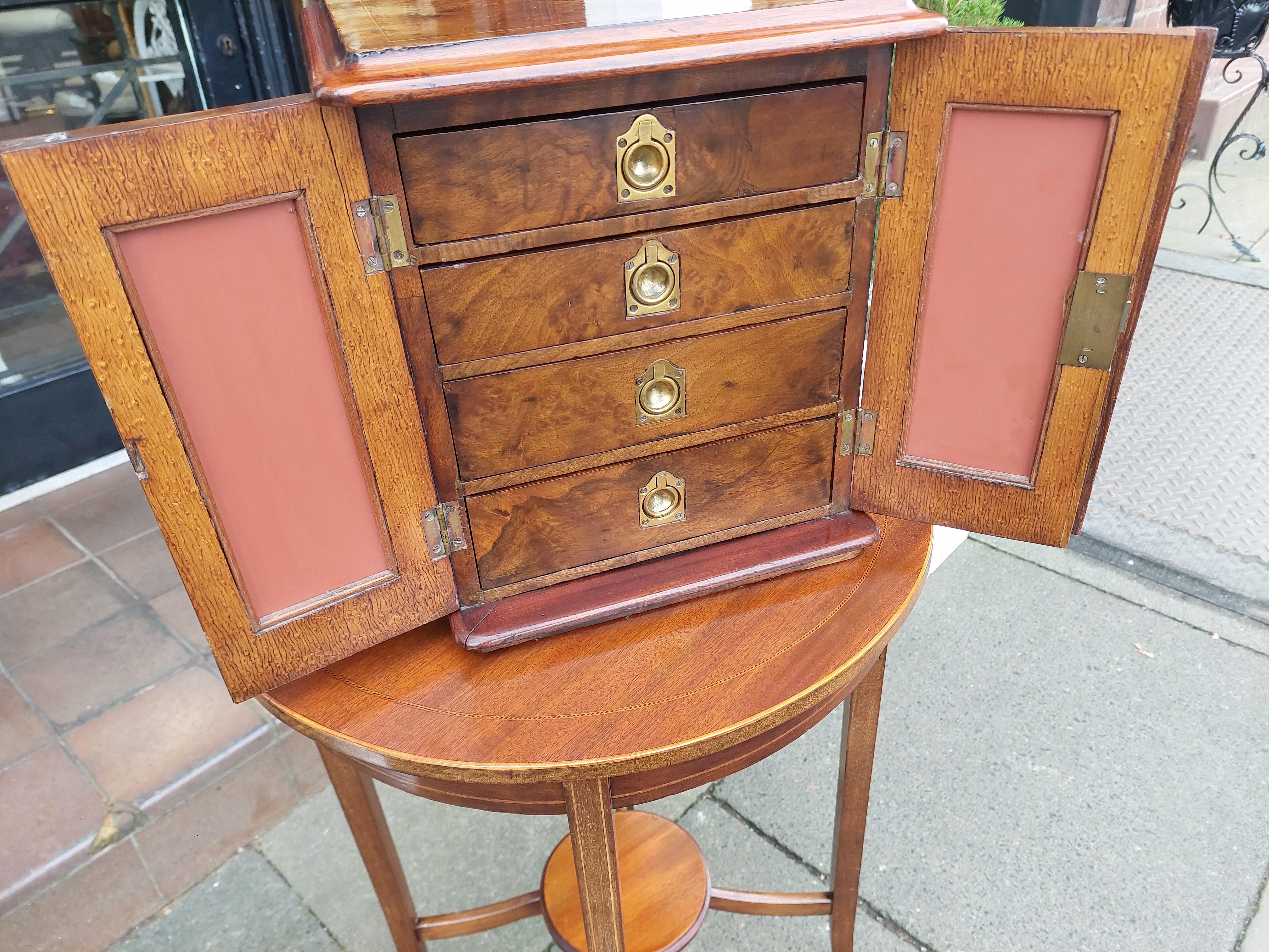 Boîte à bijoux en ronce de noyer du milieu de l'époque victorienne en vente 1