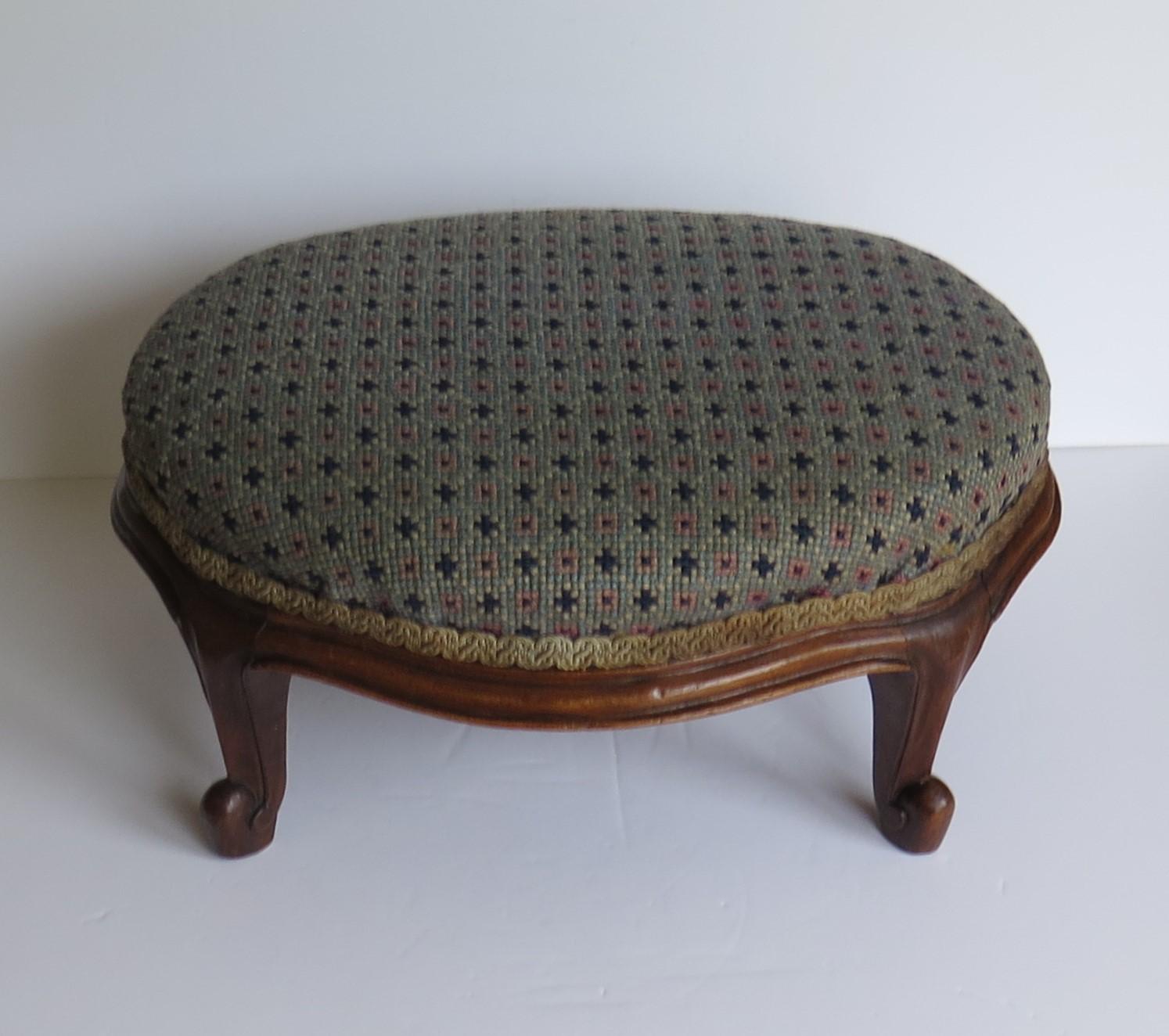 Mid Victorian Footstool Oval Mahogany with Tapestry Style Woven Top, circa 1850 5