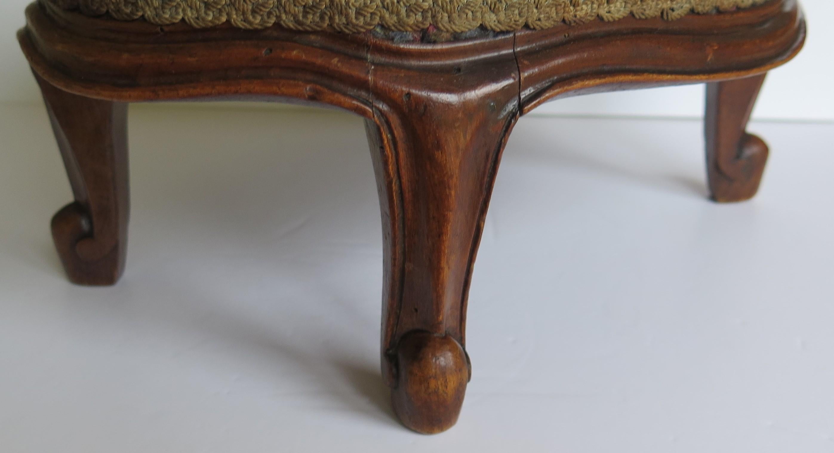 Mid Victorian Footstool Oval Mahogany with Tapestry Style Woven Top, circa 1850 6