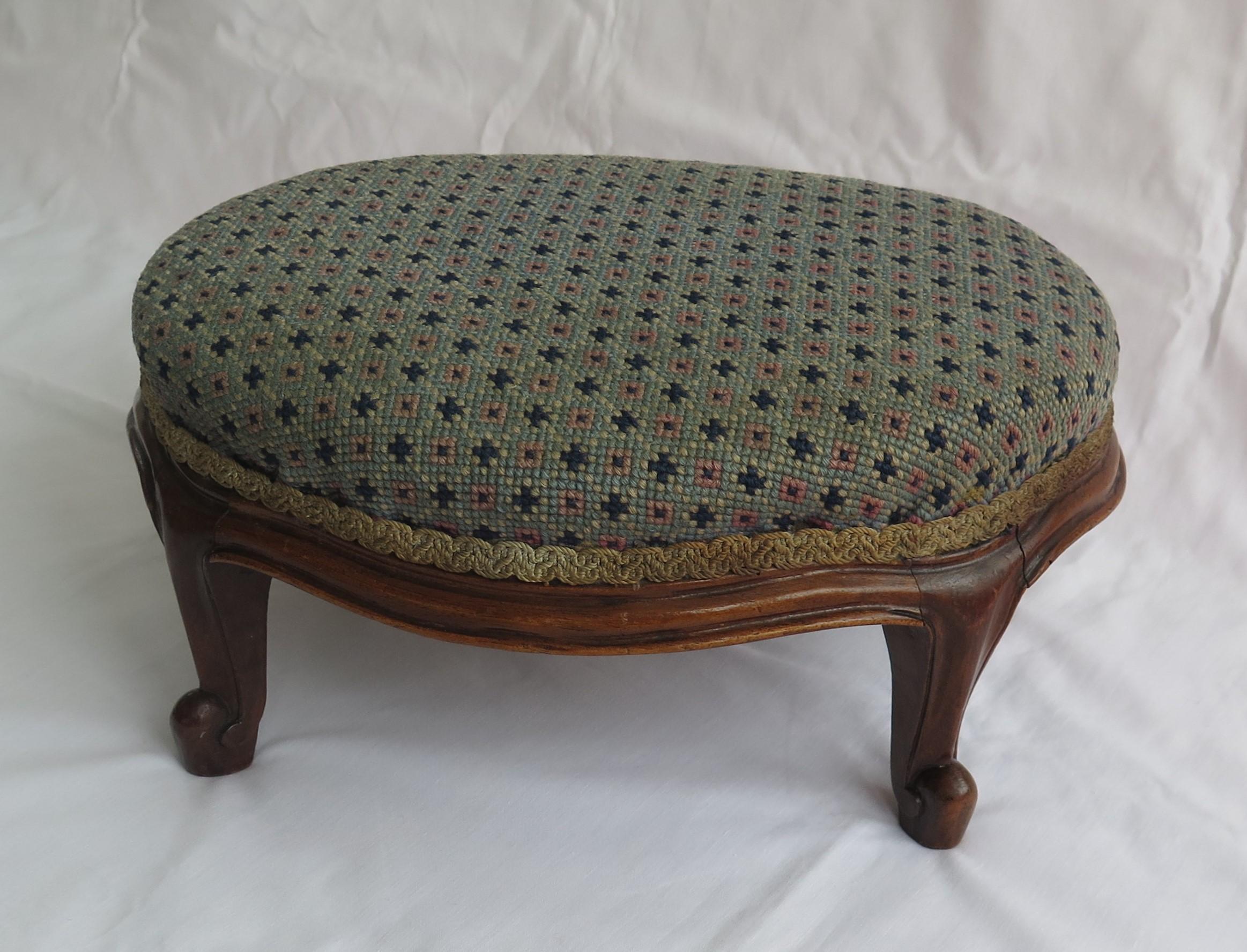 This is a good quality English mahogany framed footstool with hand carved cabriole legs and a woven tapestry style top, circa 1850

The stool is oval in shape with a hand carved mahogany frame having four short cabriole legs, typical of the mid