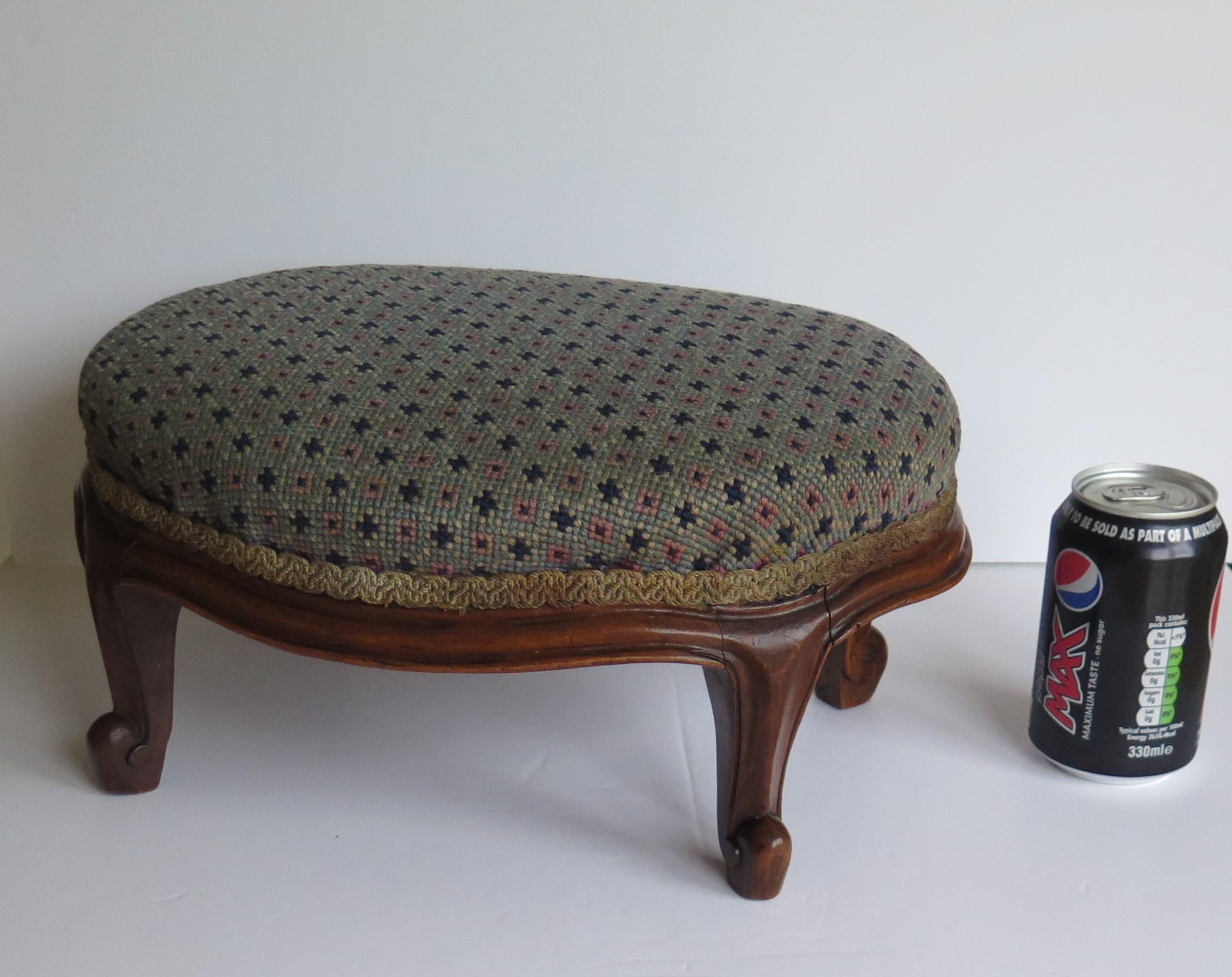 Mid Victorian Footstool Oval Mahogany with Tapestry Style Woven Top, circa 1850 13