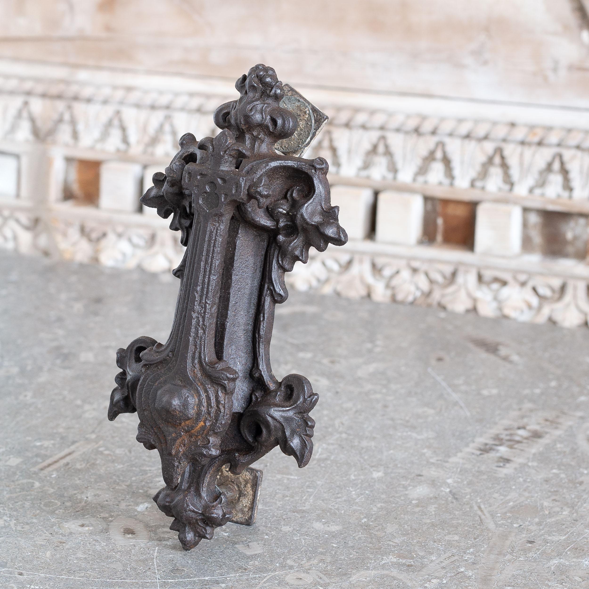 Mid-Victorian cast iron Gothic door knocker by Kenrick, stamped to the reverse ‘KENRICK 291 B’,