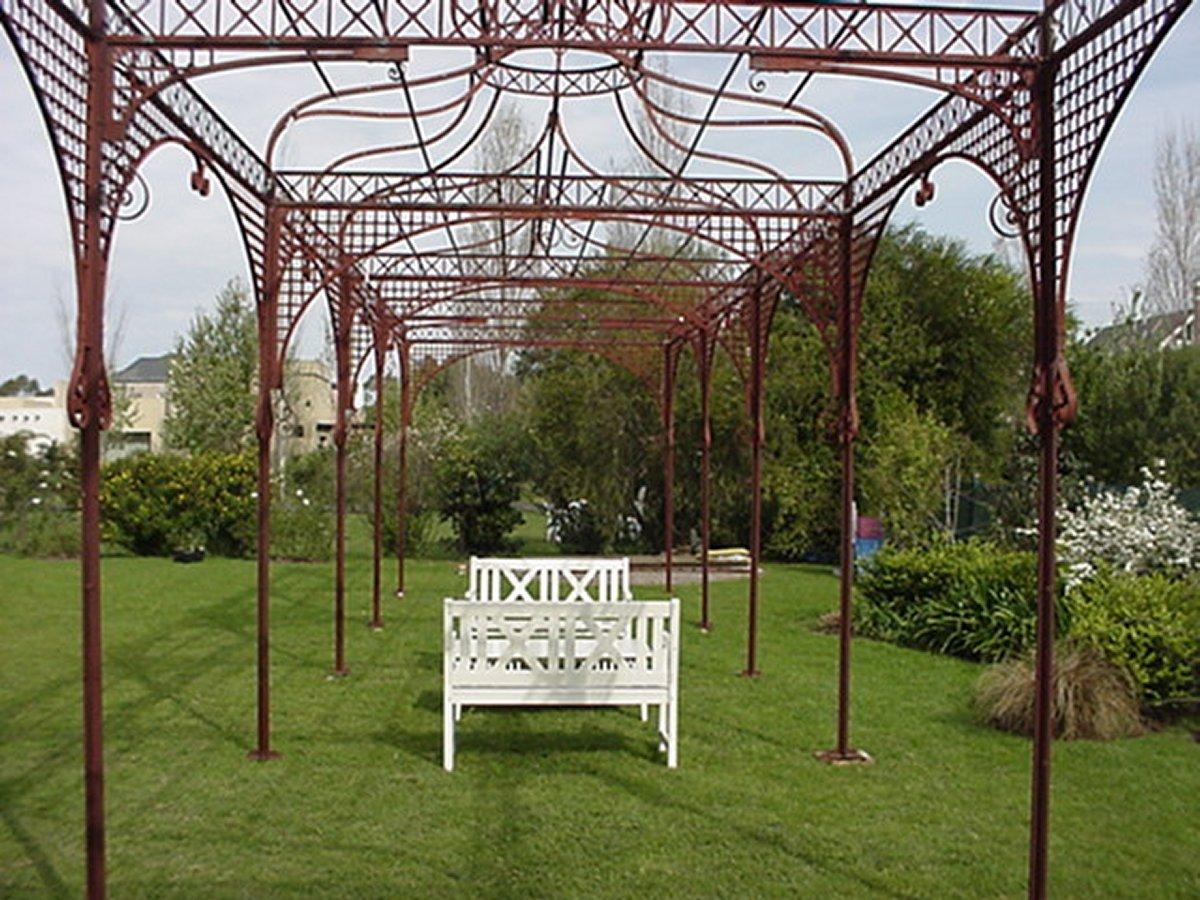 XIX secolo Pergola moresca in ferro battuto e ghisa di epoca medio-vittoriana o struttura decorativa per il giardino in vendita