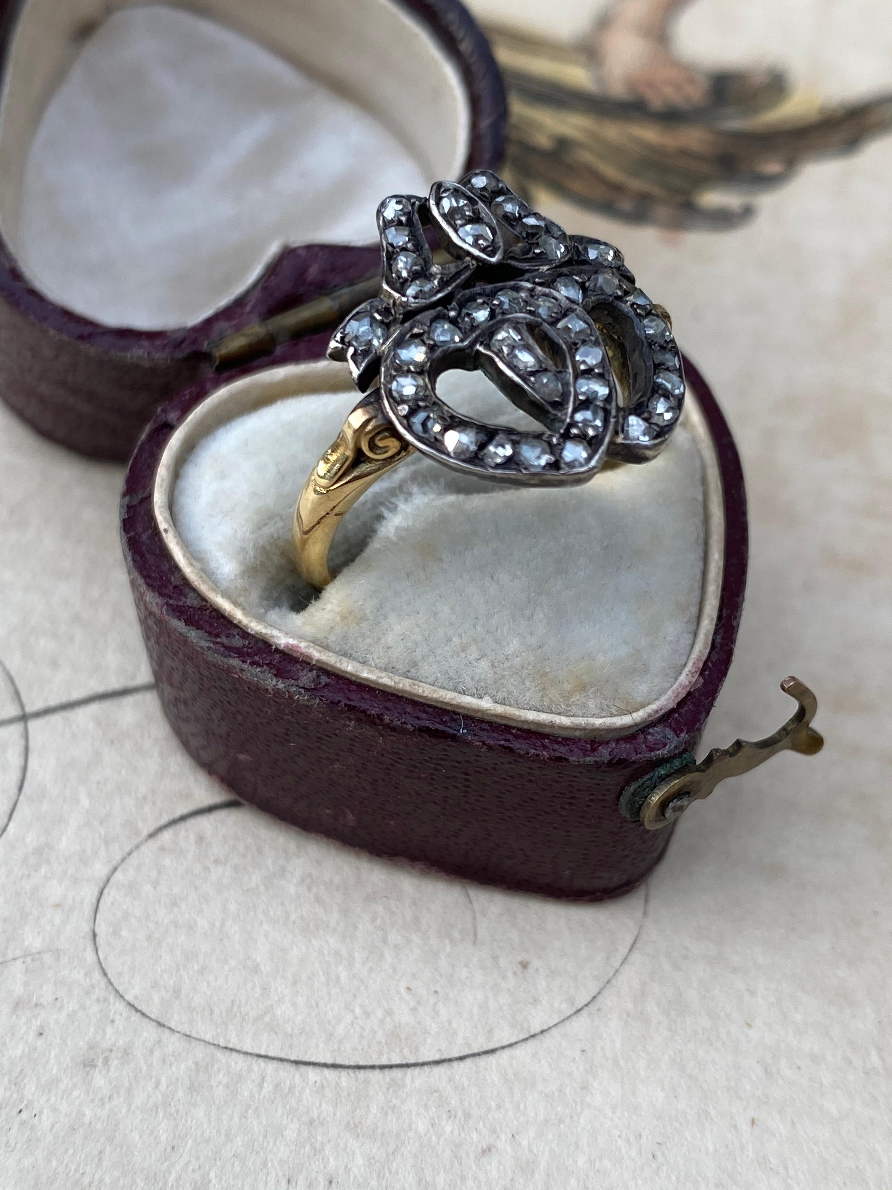 MId-Bague victorienne à cœur couronné de diamants taillés en rose Bon état - En vente à Hummelstown, PA