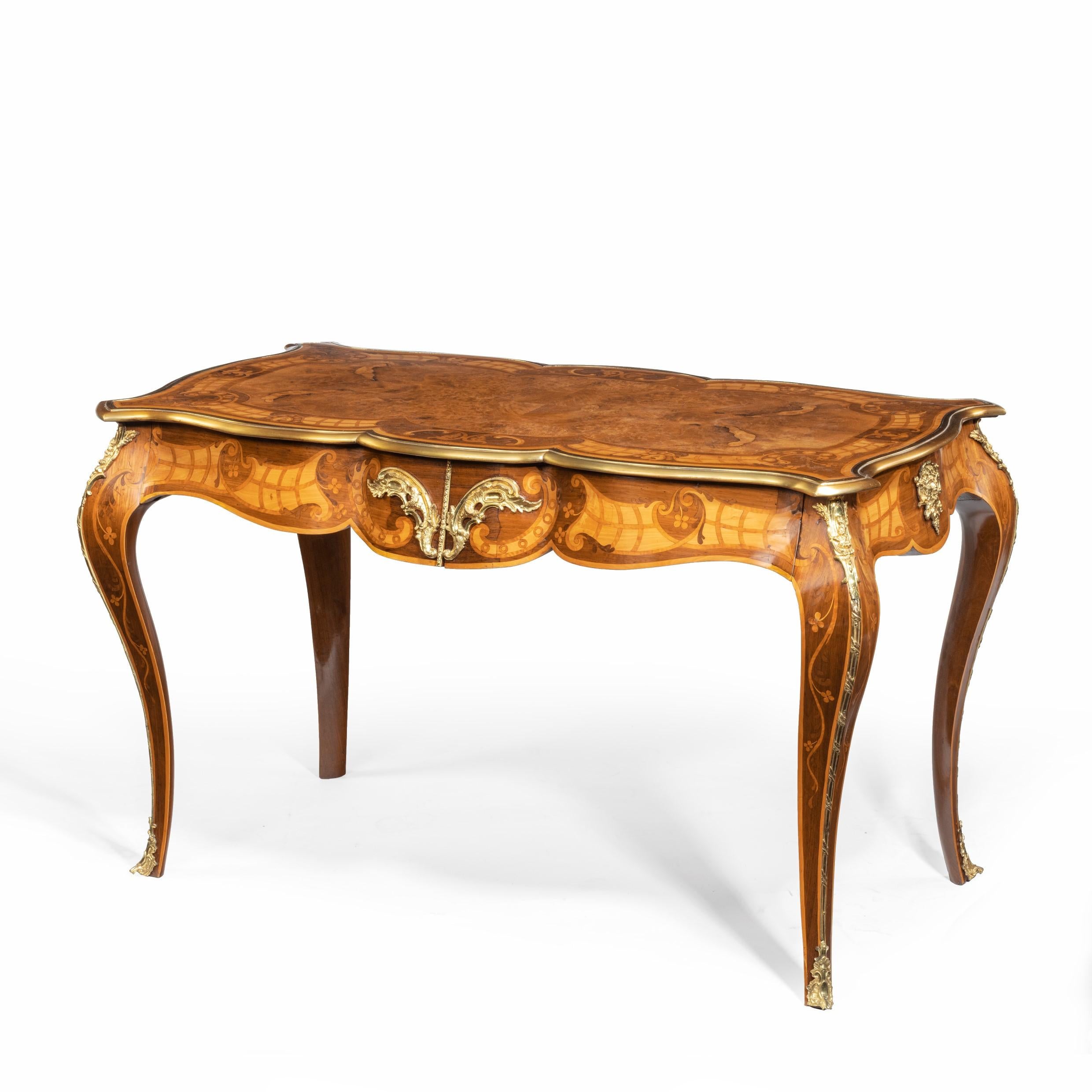 Walnussholz-Bürosteller aus der Mitte des Viktorianischen Zeitalters im Angebot 1