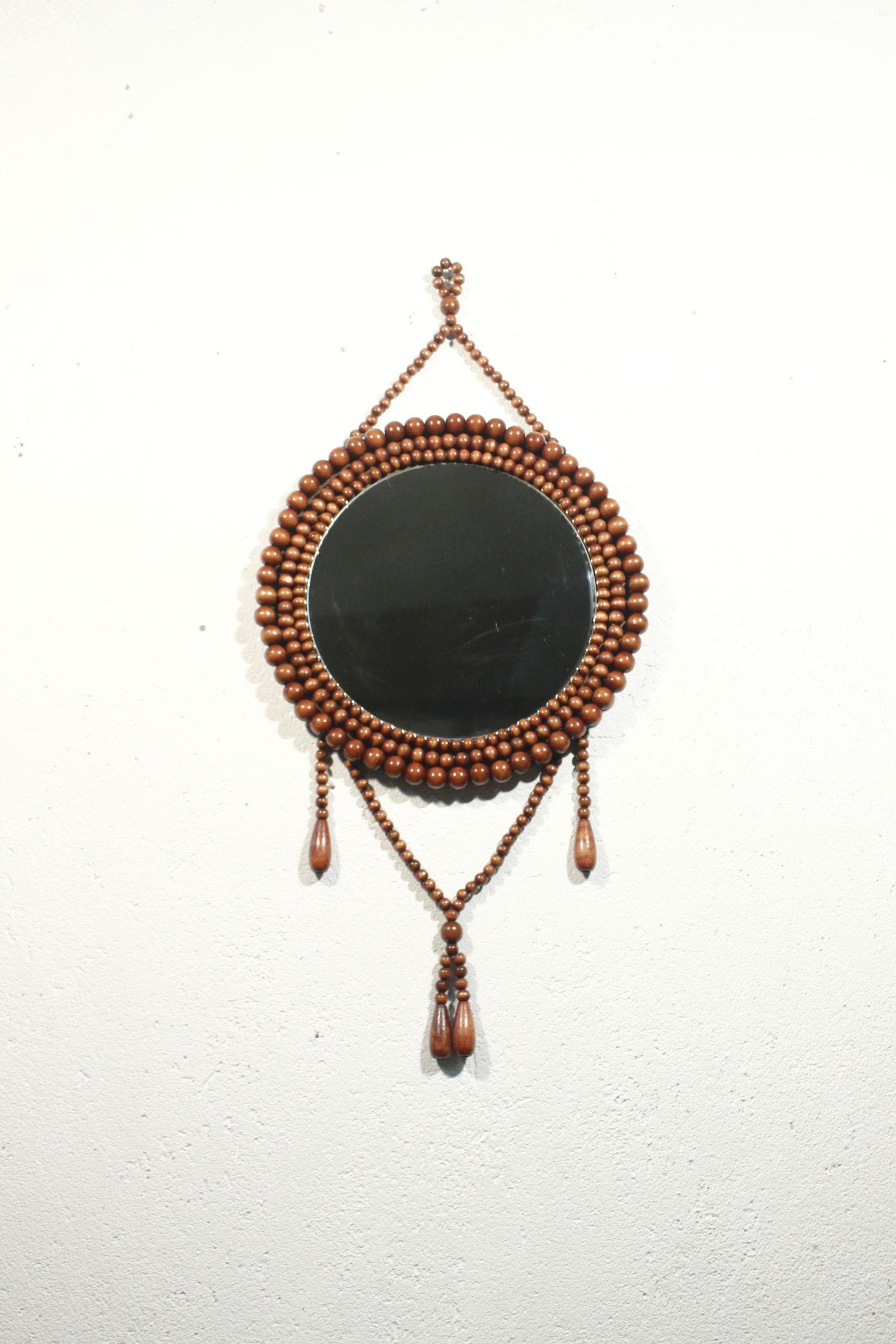 Beautiful wall mirror circa 1970 in turned and varnished wood beads, typical of Finnish production of the period, design strongly inspired by the work of Kaija Aarikka. 

In very good condition overall, with rare signs of use on the mirror. 