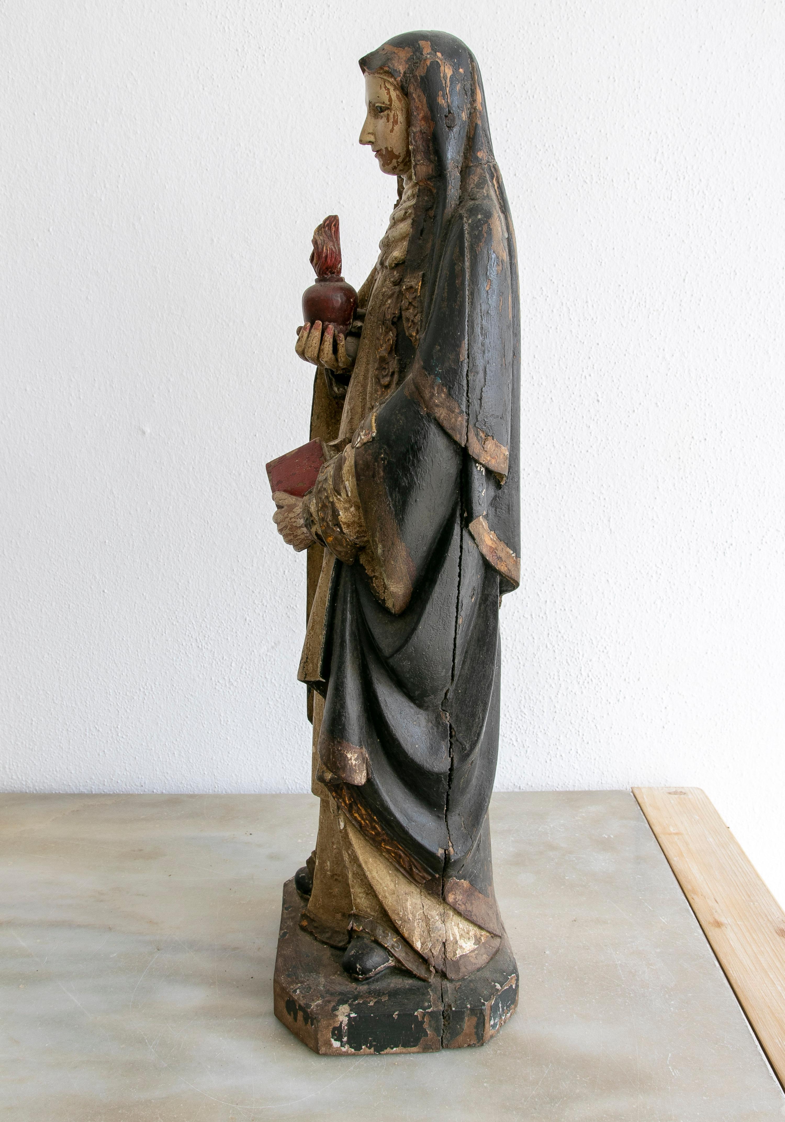 Spanische, bemalte Holzskulptur der heiligen Jungfrau Maria aus der Mitte des 19. Jahrhunderts (Handgeschnitzt) im Angebot