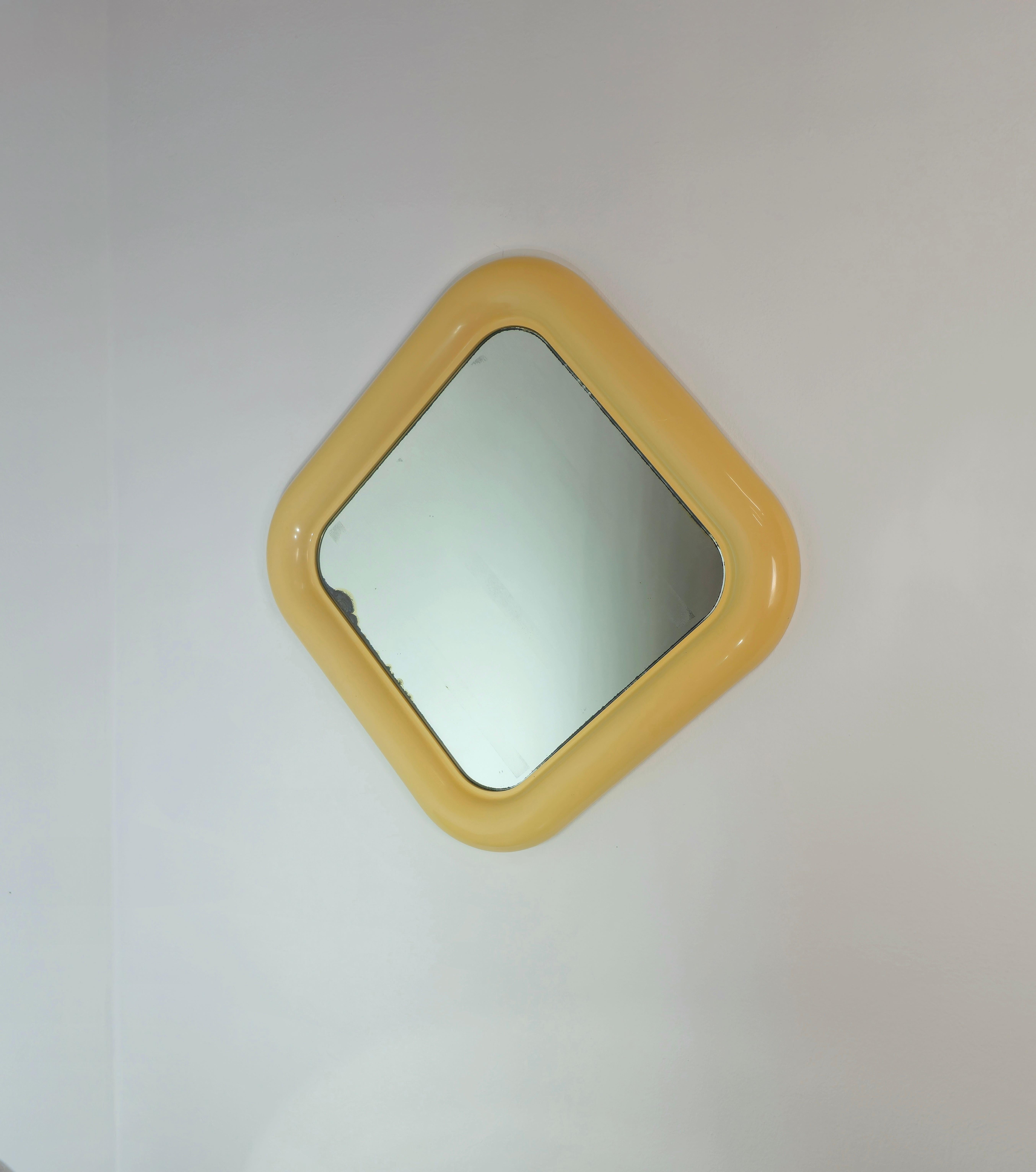 MidCenturi Artemide Mod Delfo Espejo de Sergio Mazza en Plástico Diseño Italia años 60 en venta 4