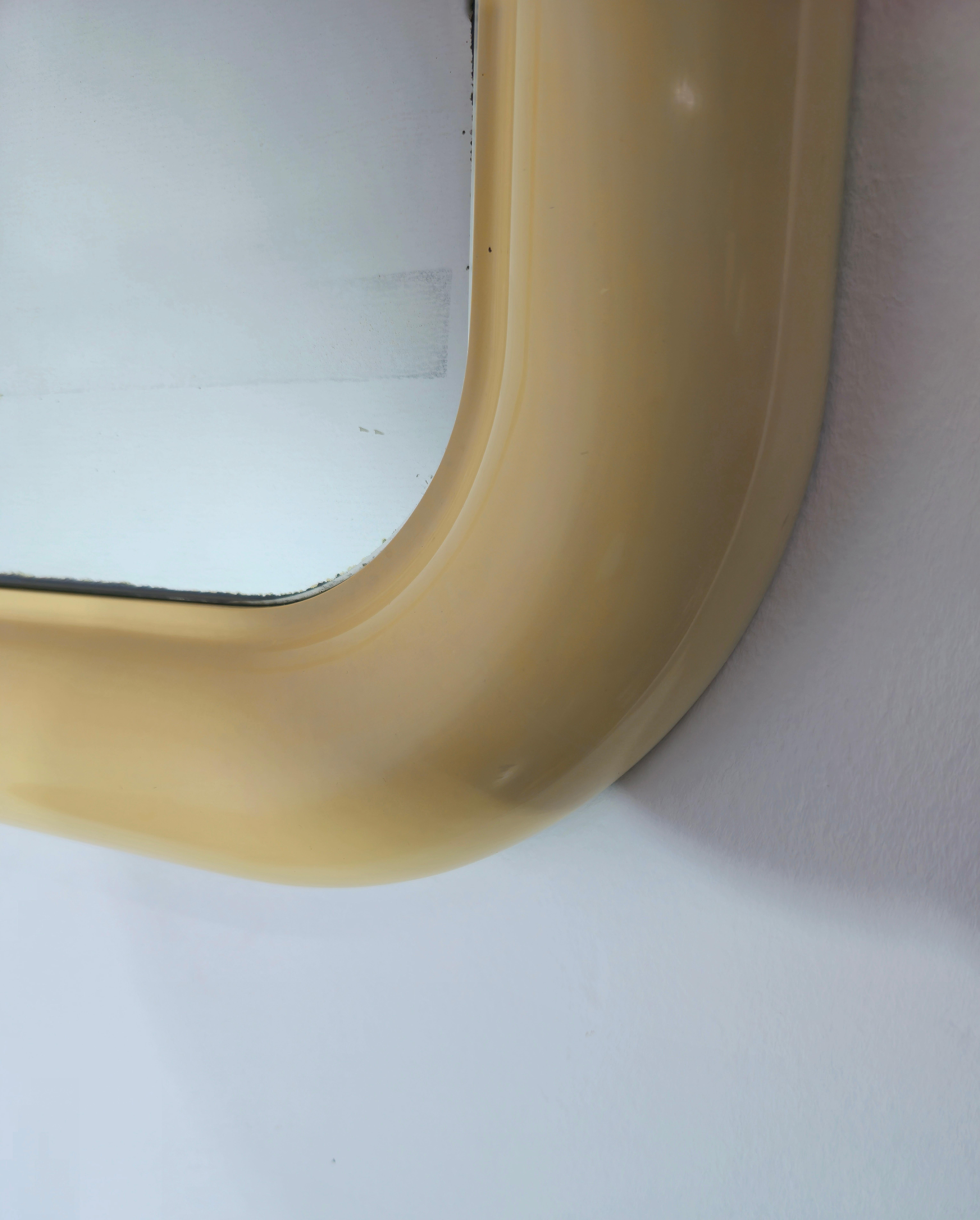 MidCenturi Artemide Mod Delfo Espejo de Sergio Mazza en Plástico Diseño Italia años 60 siglo XX en venta