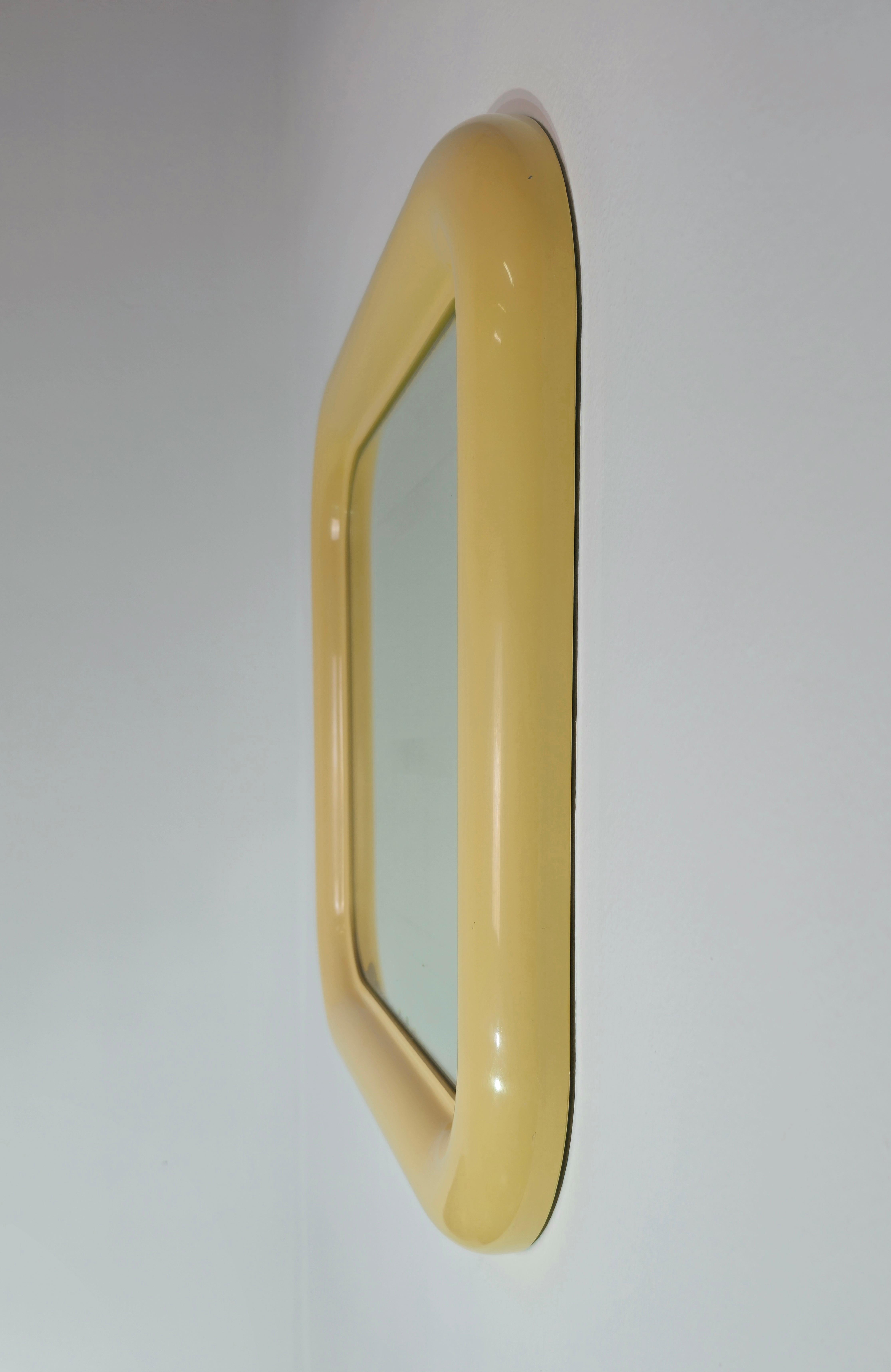 MidCenturi Artemide Mod Delfo Espejo de Sergio Mazza en Plástico Diseño Italia años 60 en venta 2