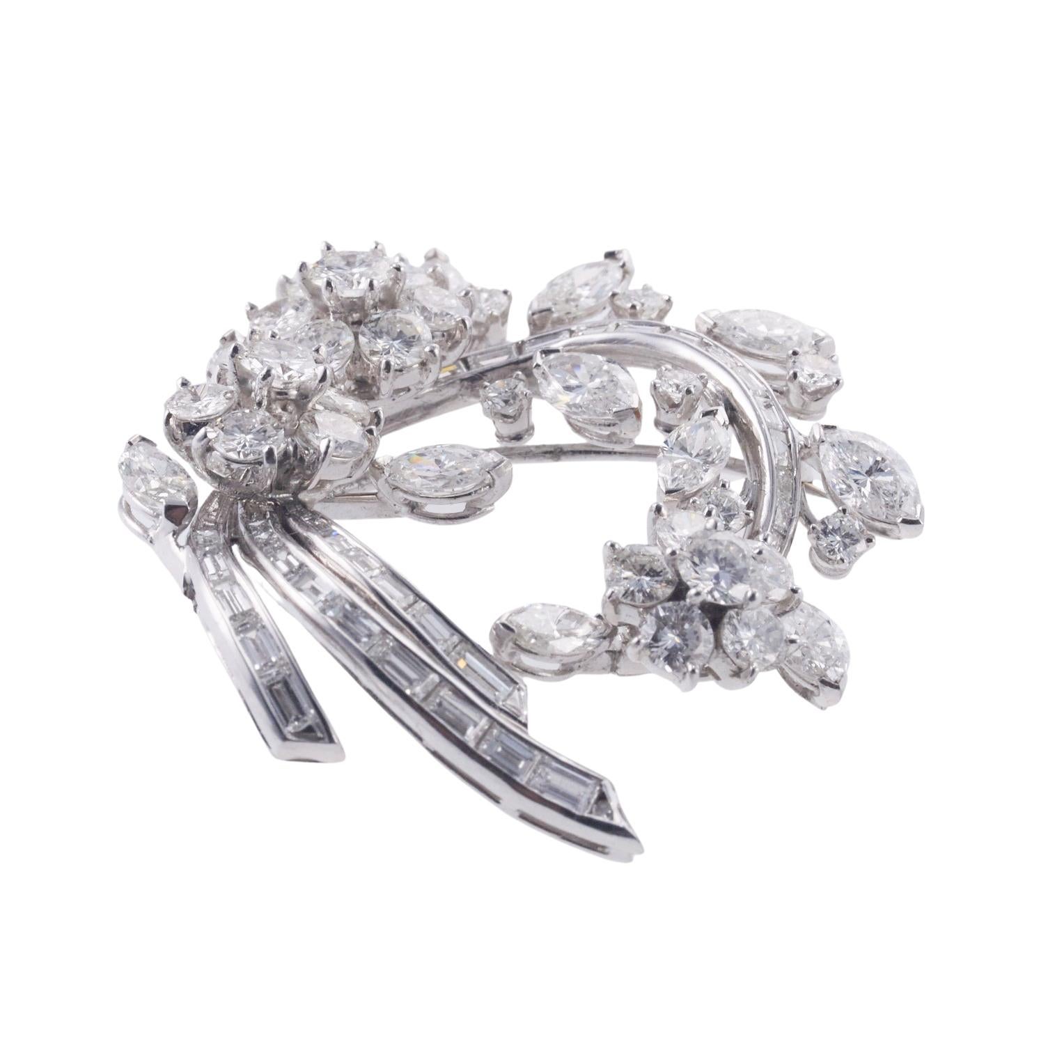 Round Cut Midcentury 10 Carat Diamond Platinum Brooch  For Sale