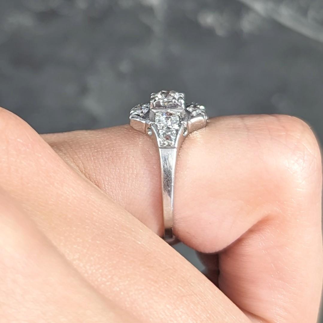 Quatrefoil-Ring aus Platin mit 1,11 Karat Diamant im alteuropäischen Schliff aus der Mitte des Jahrhunderts im Angebot 6