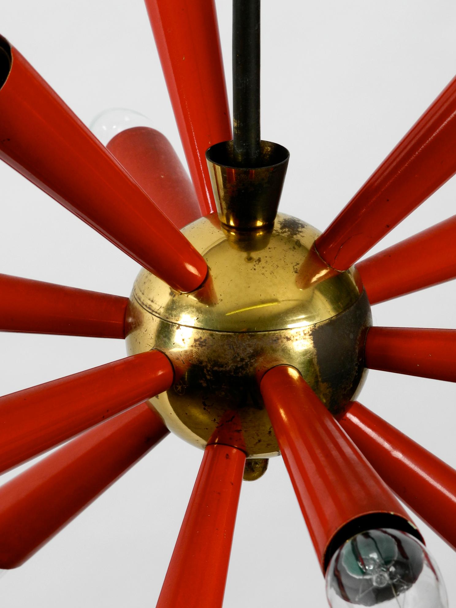 Midcentury 12-Armed Sputnik Ceiling Lamp Made of Brass and Red Painted Metal In Good Condition In München, DE