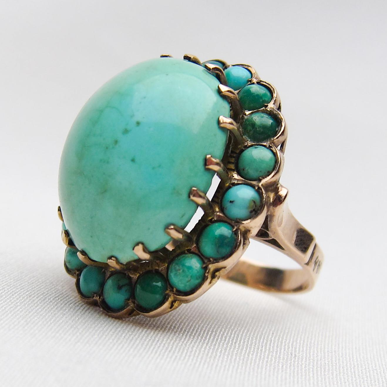 Midcentury 14 Karat Gold 26.86 Carat Turquoise Cabochon Halo Cocktail Ring For Sale 1